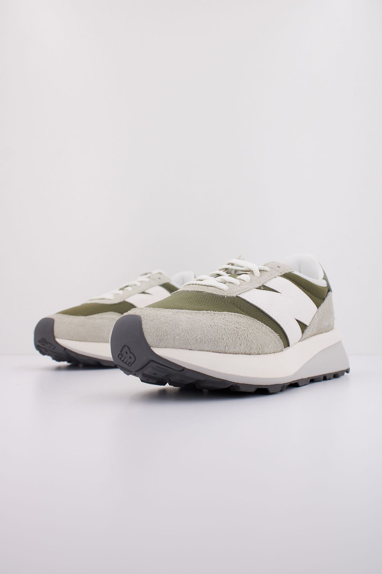 NEW BALANCE U370 AL en color VERDE (2)