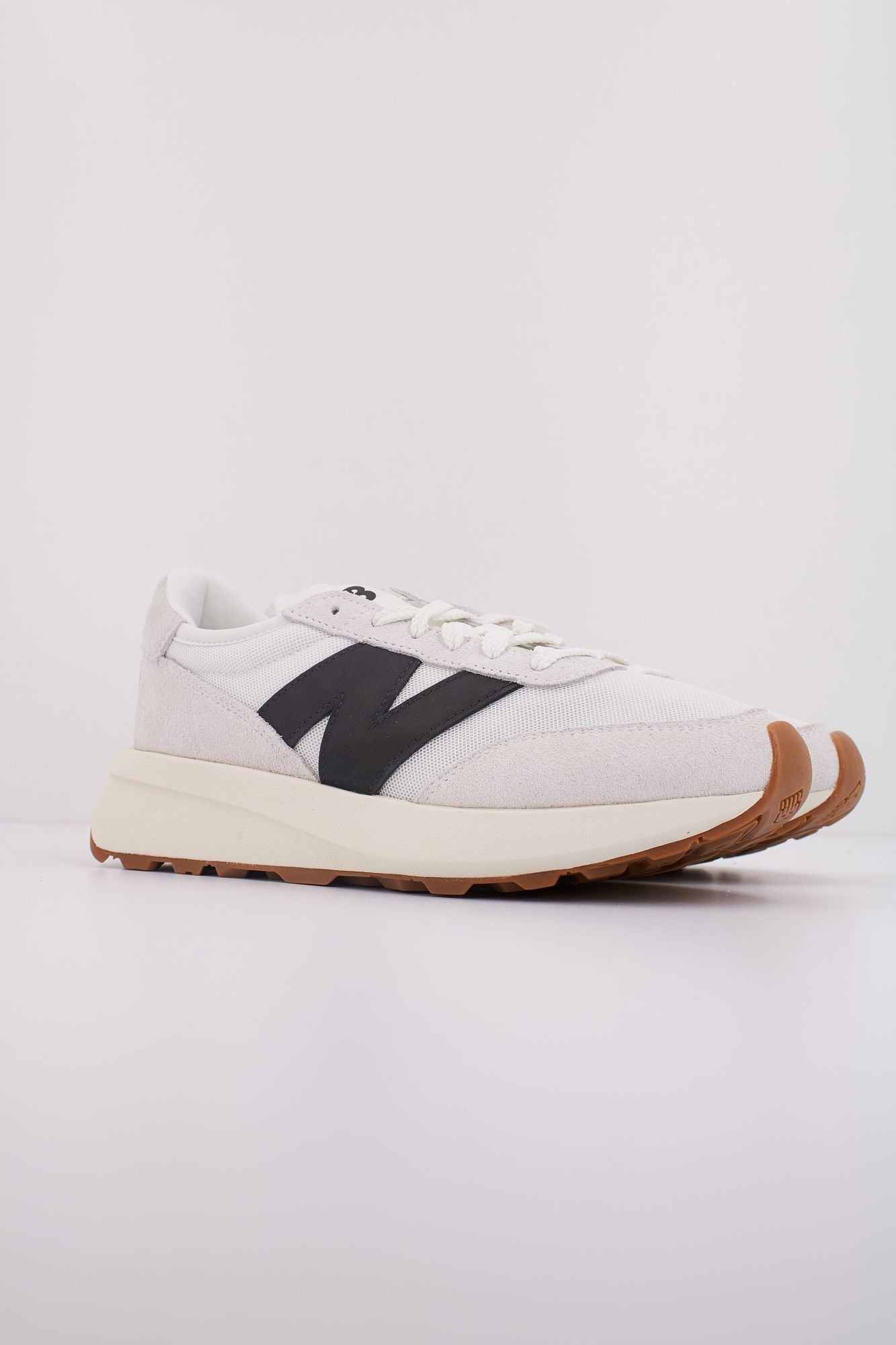NEW BALANCE U370 CA en color BLANCO (2)