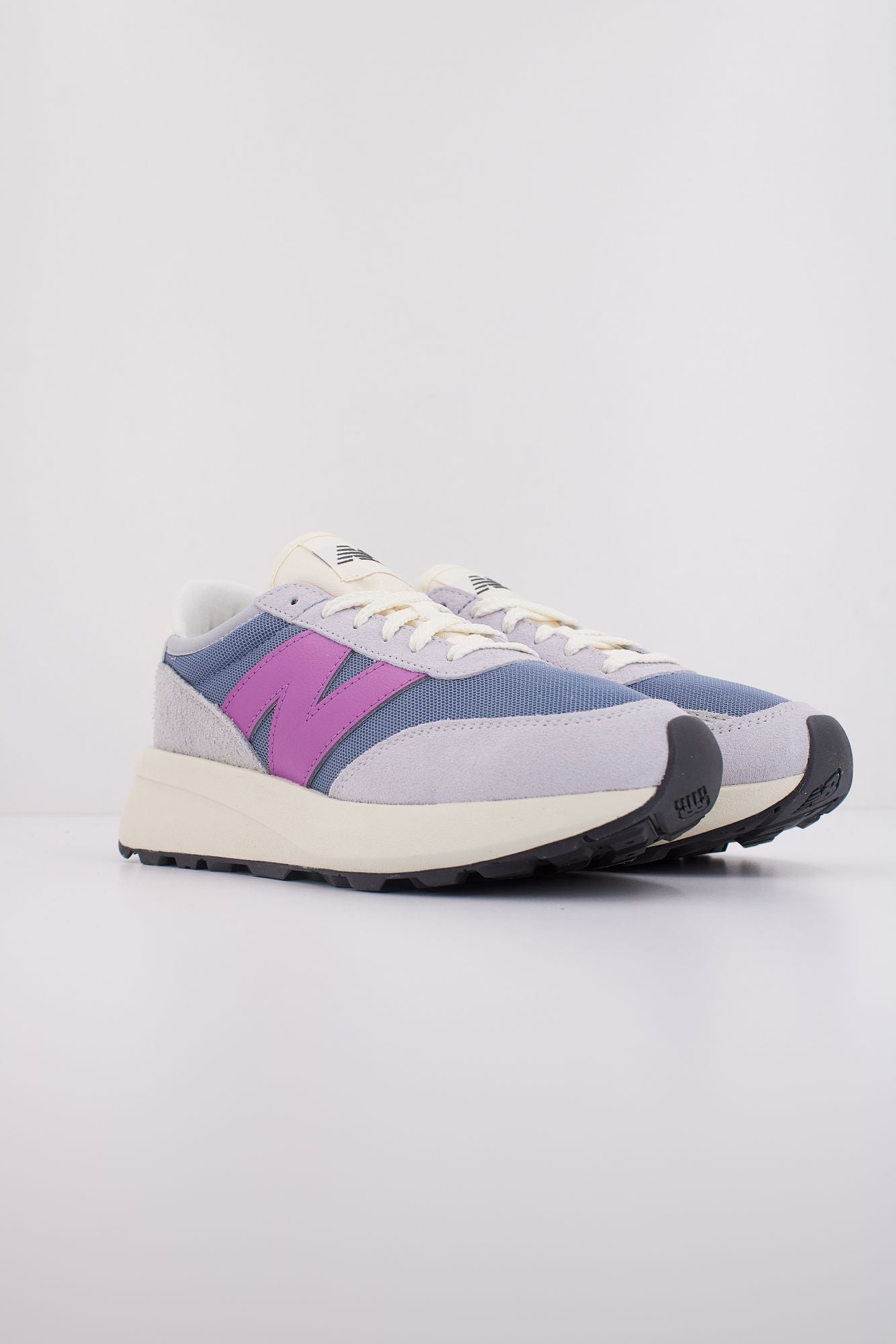 NEW BALANCE U370 en color VIOLETA (2)