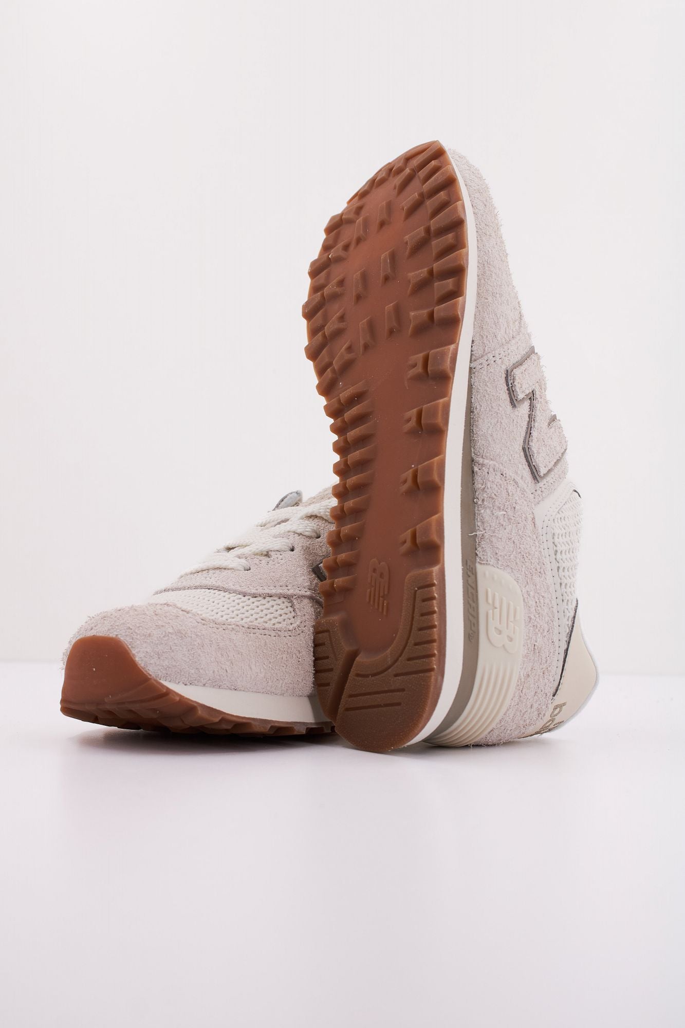 NEW BALANCE WL574 en color BEIS (5)
