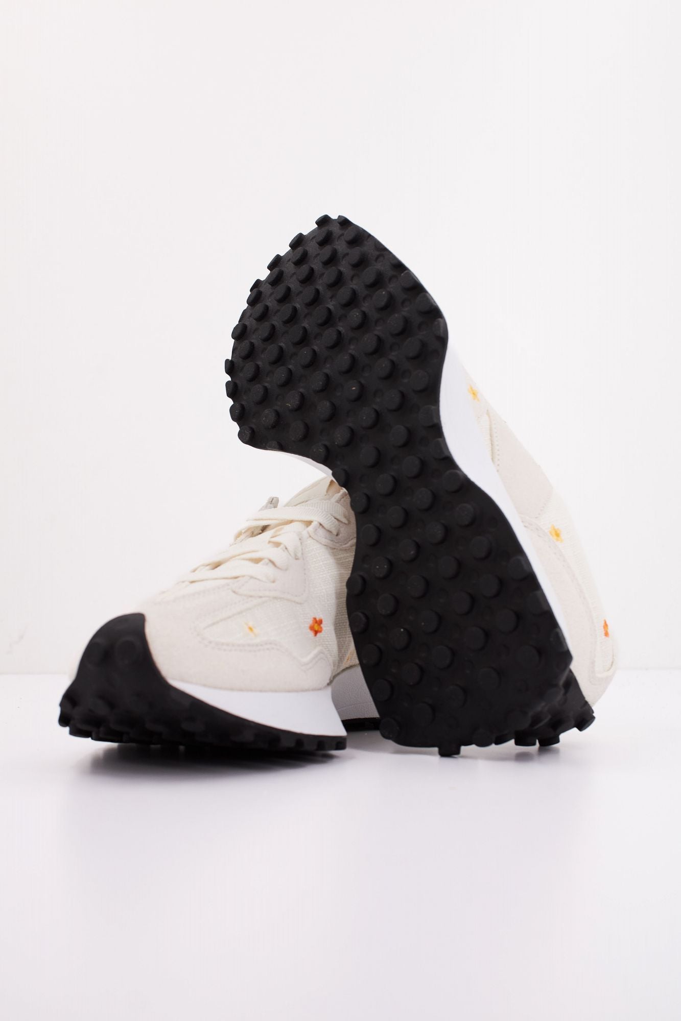 NEW BALANCE WS327 DCA en color BLANCO (5)