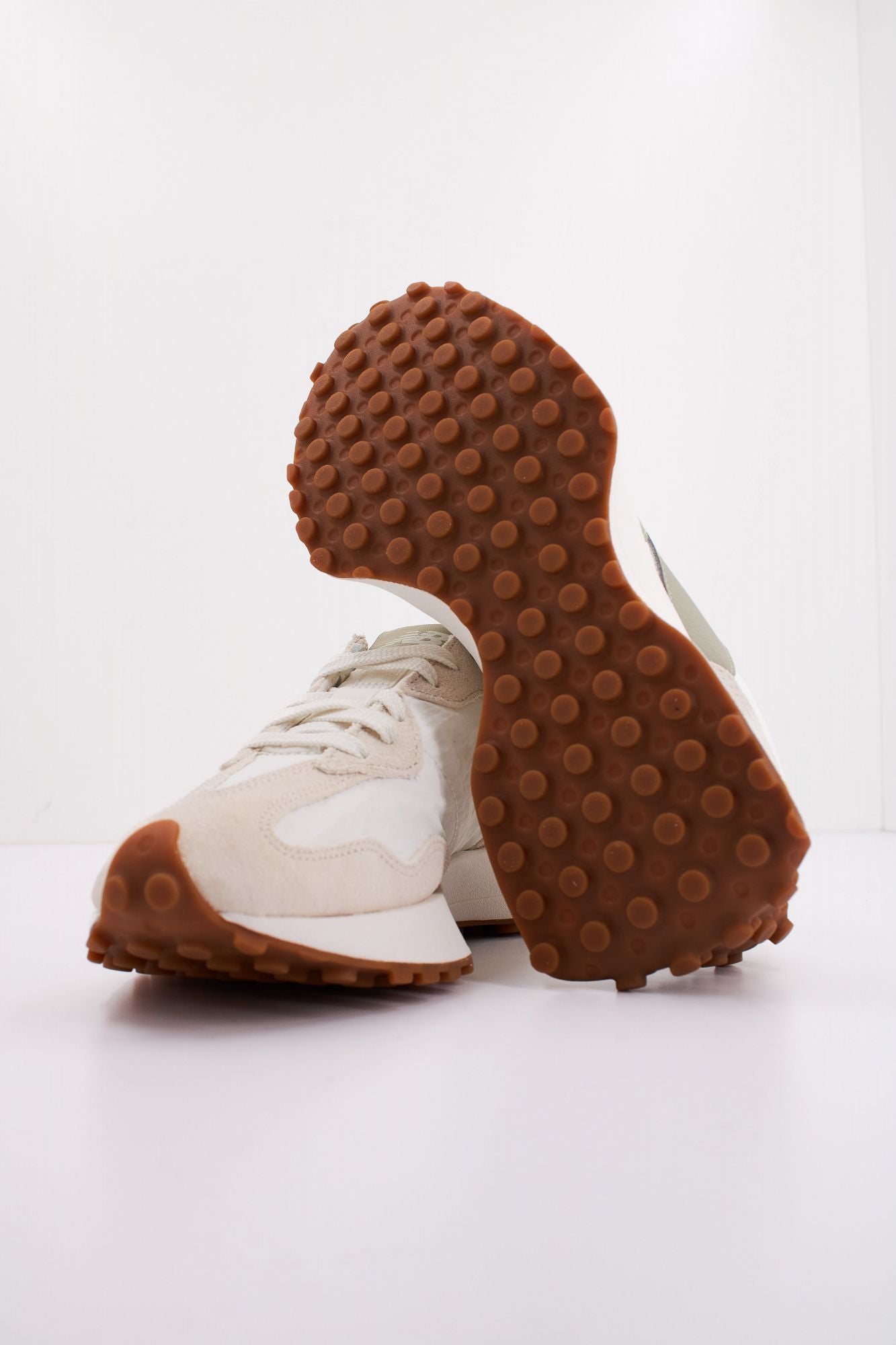 NEW BALANCE WS327 FTB en color BLANCO (5)