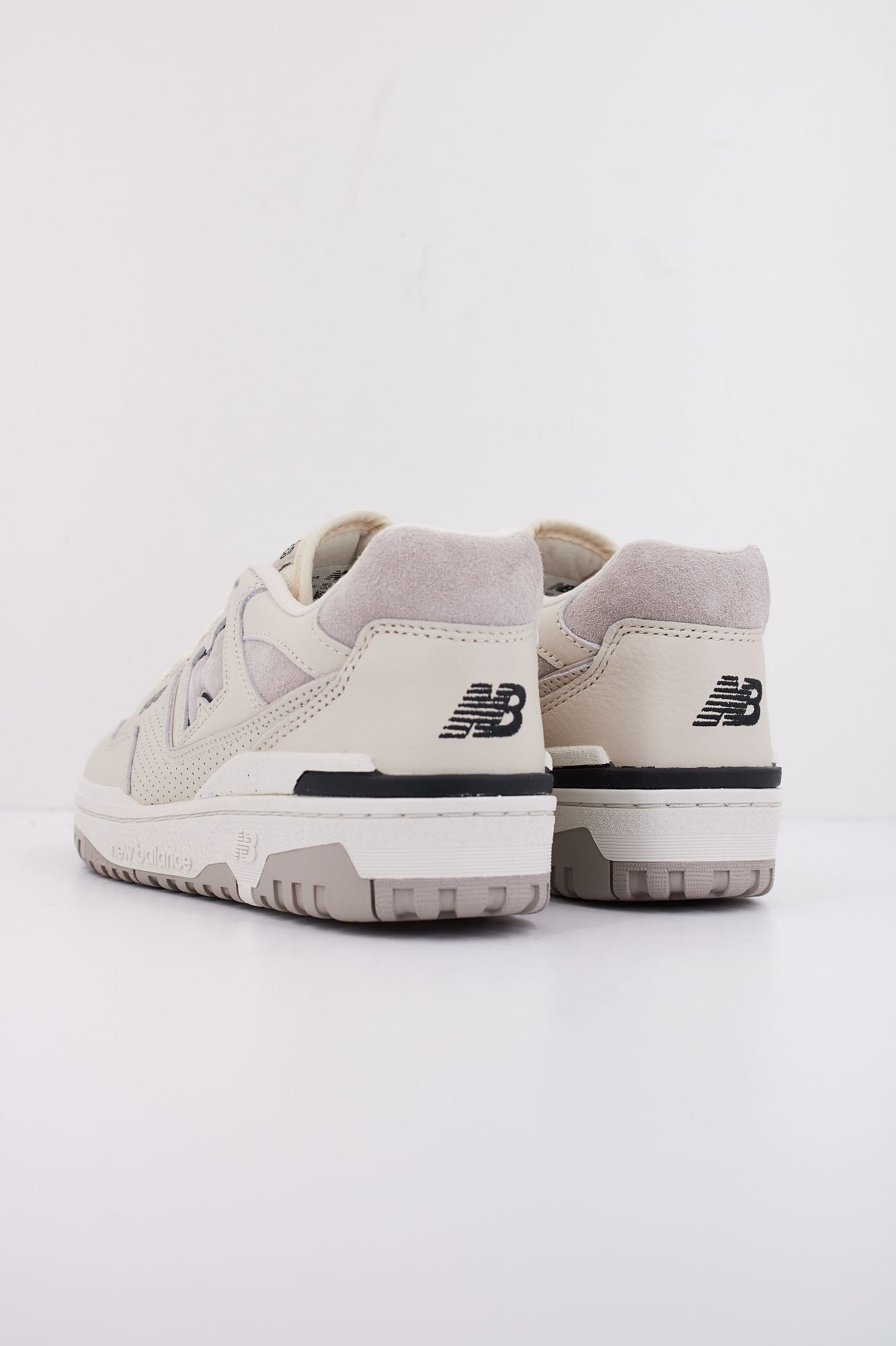 NEW BALANCE BBW550 RB en color BEIS (4)