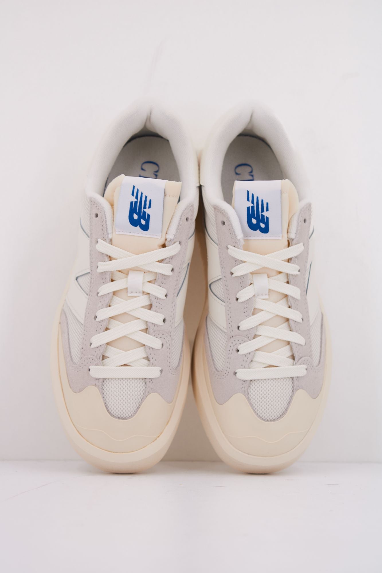 NEW BALANCE CT302 RB en color BLANCO (3)