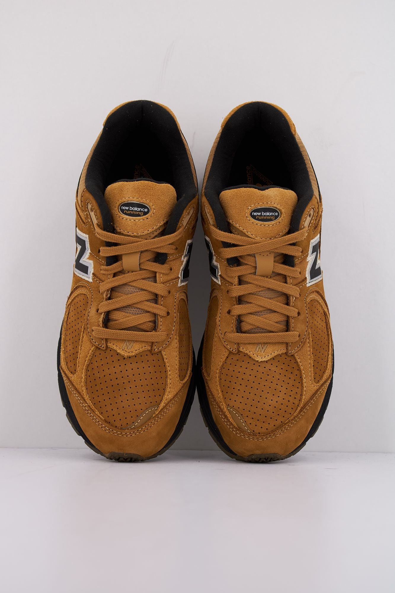 NEW BALANCE M2002 REI en color MARRON (3)