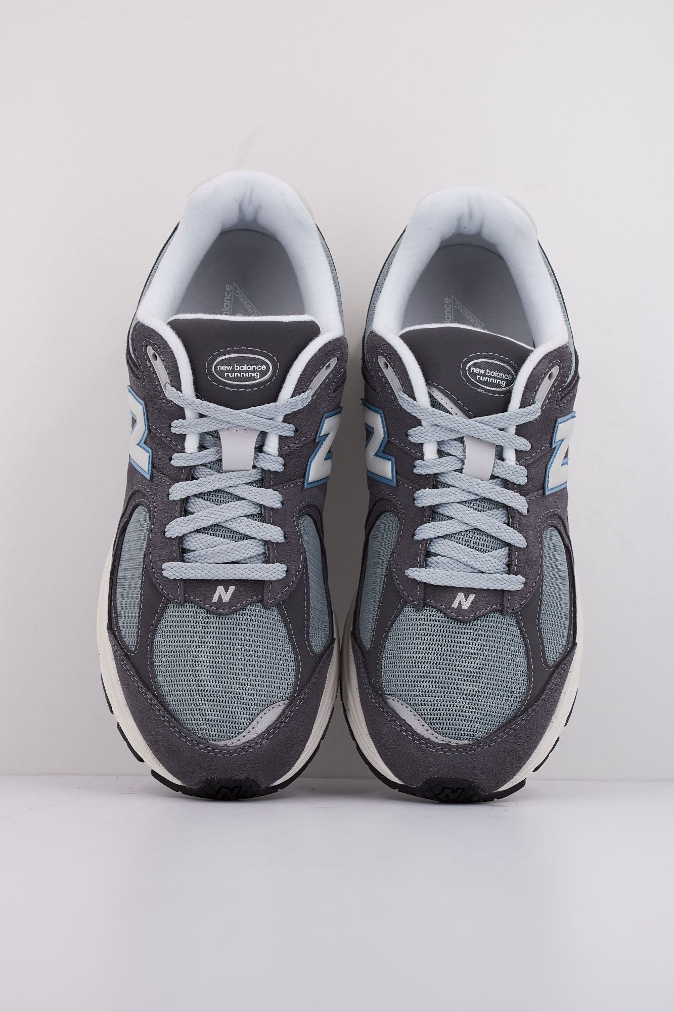 NEW BALANCE M2002 RFB en color GRIS (3)
