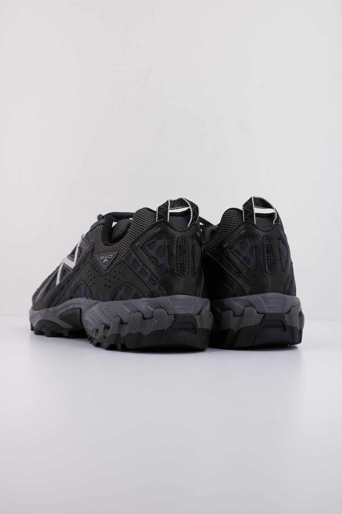 NEW BALANCE ML610 TAQ en color NEGRO (4)