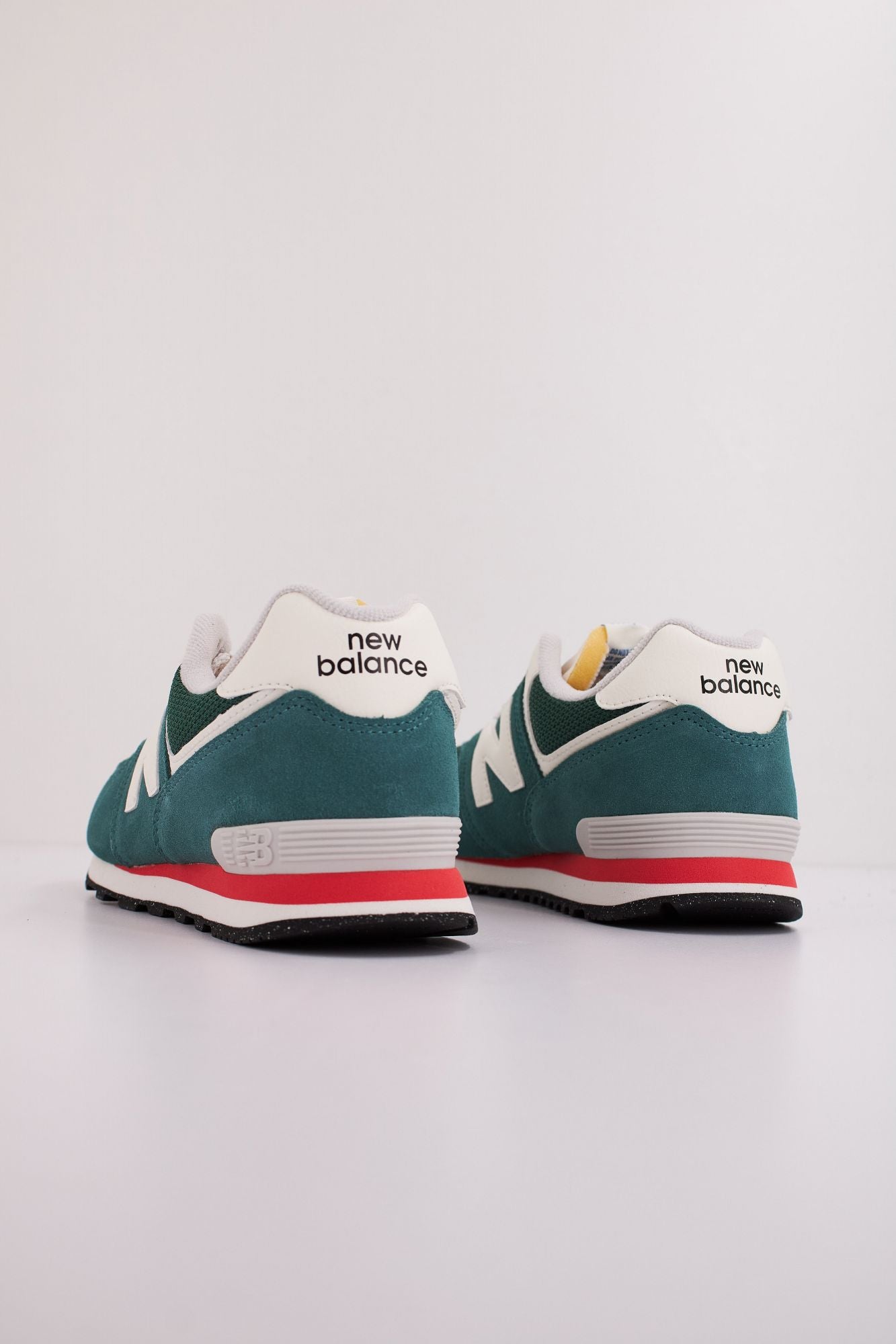 NEW BALANCE GC574 VPG en color VERDE (4)
