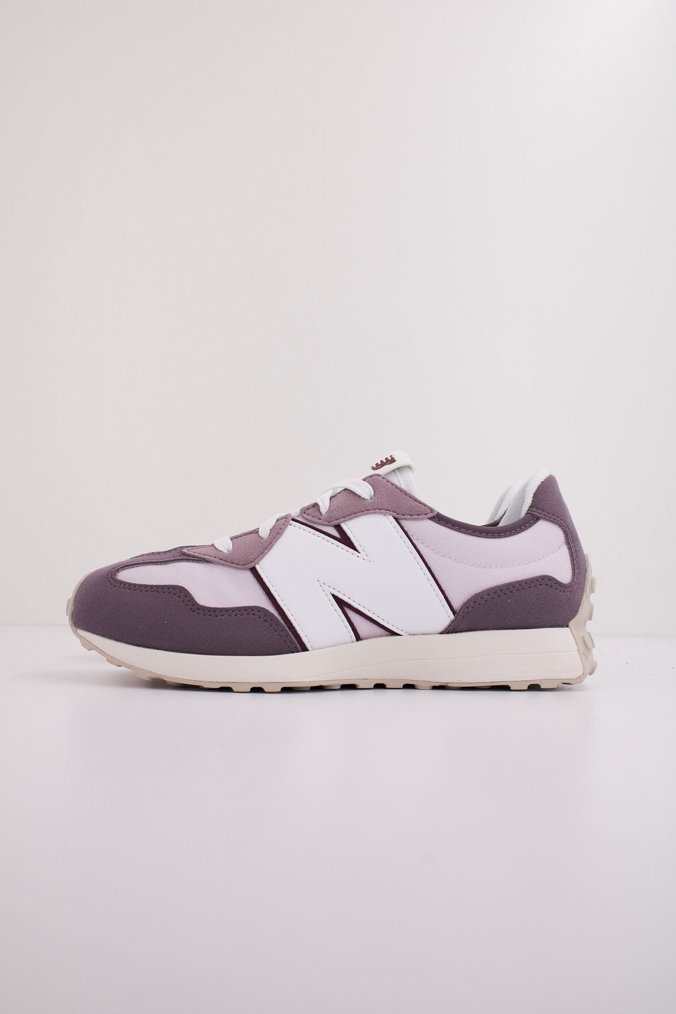 NEW BALANCE GS327V1 MEDIUM en color VIOLETA (1)
