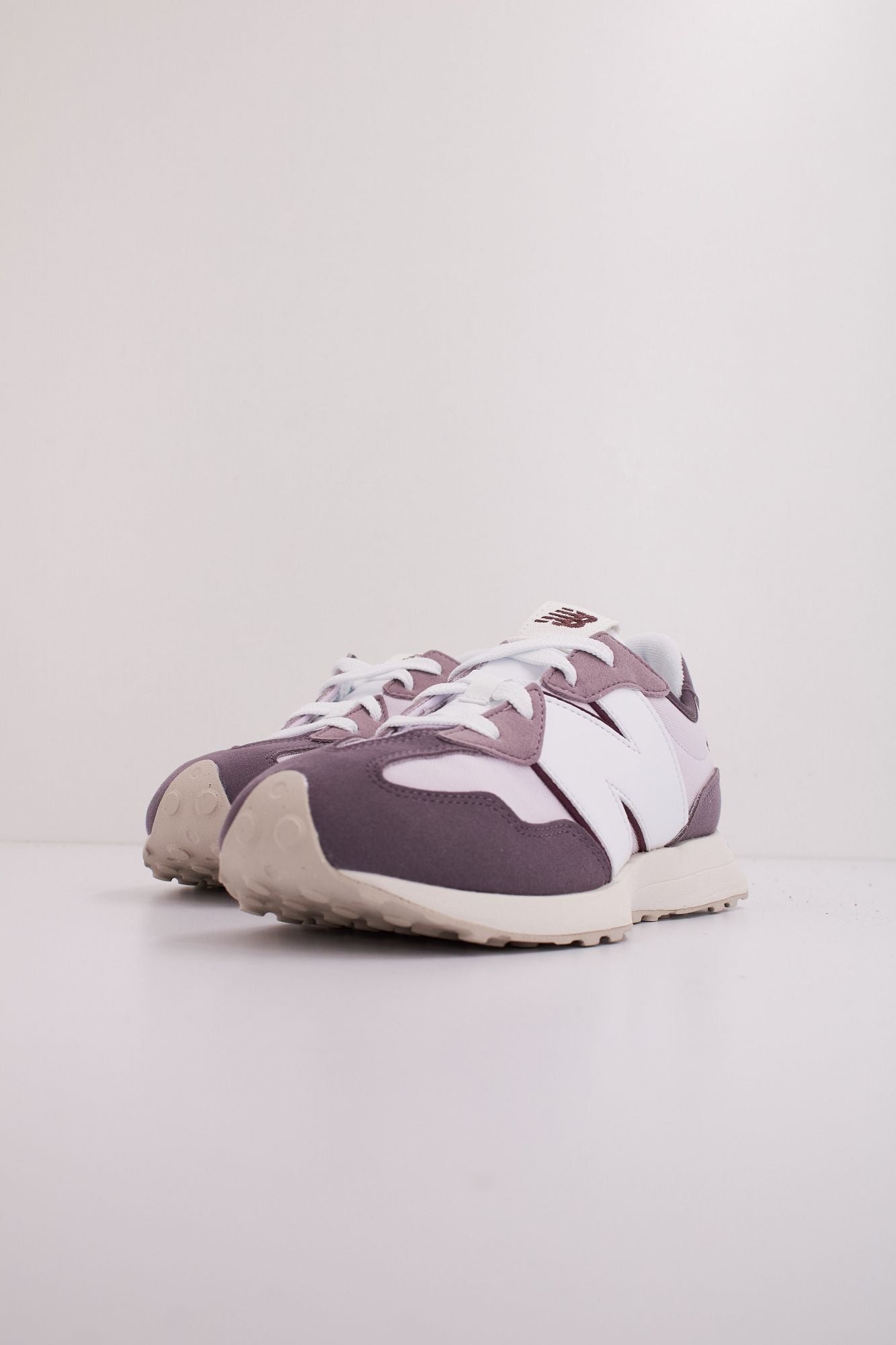 NEW BALANCE GS327V1 MEDIUM en color VIOLETA (2)