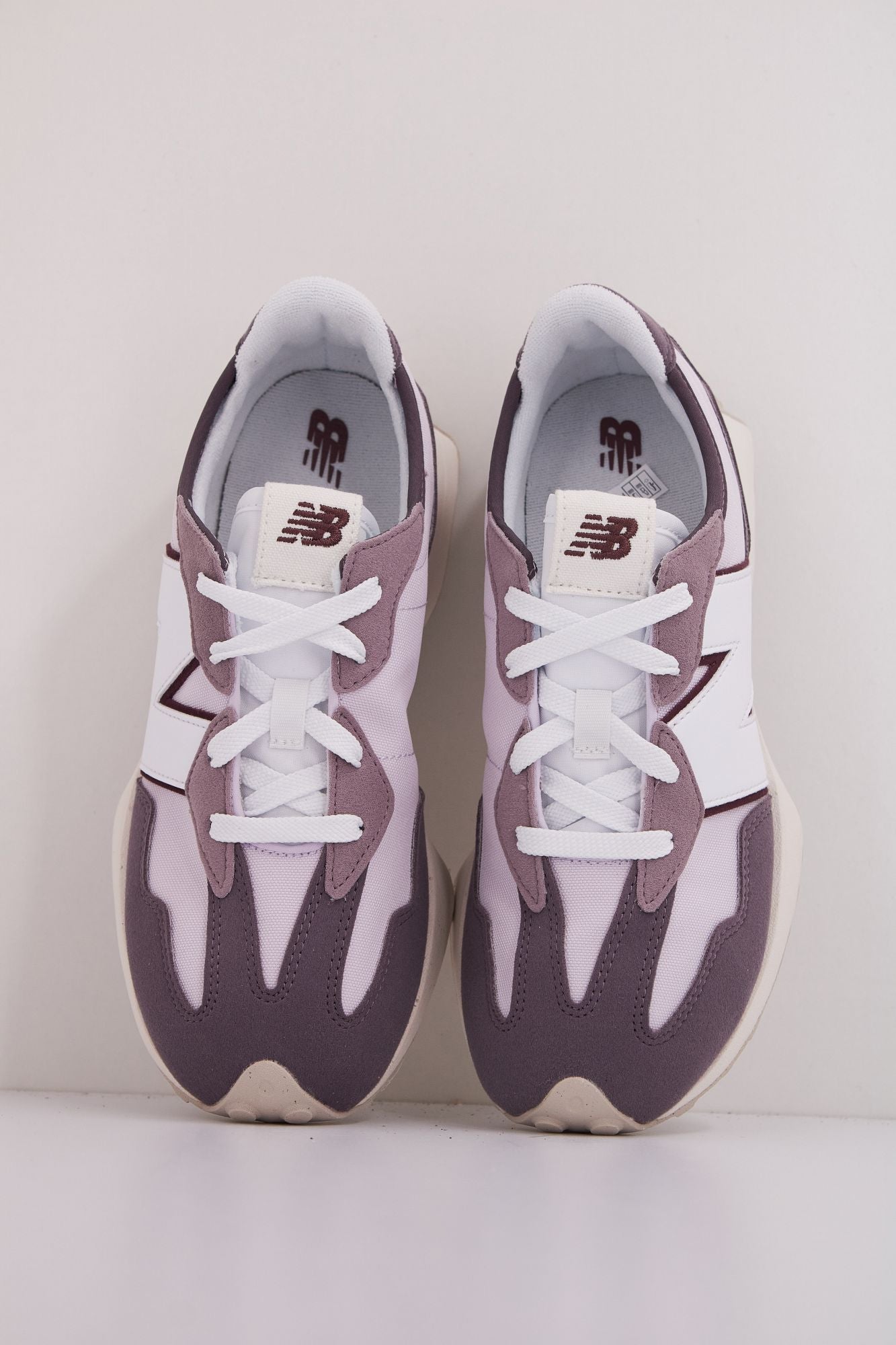 NEW BALANCE GS327V1 MEDIUM en color VIOLETA (3)