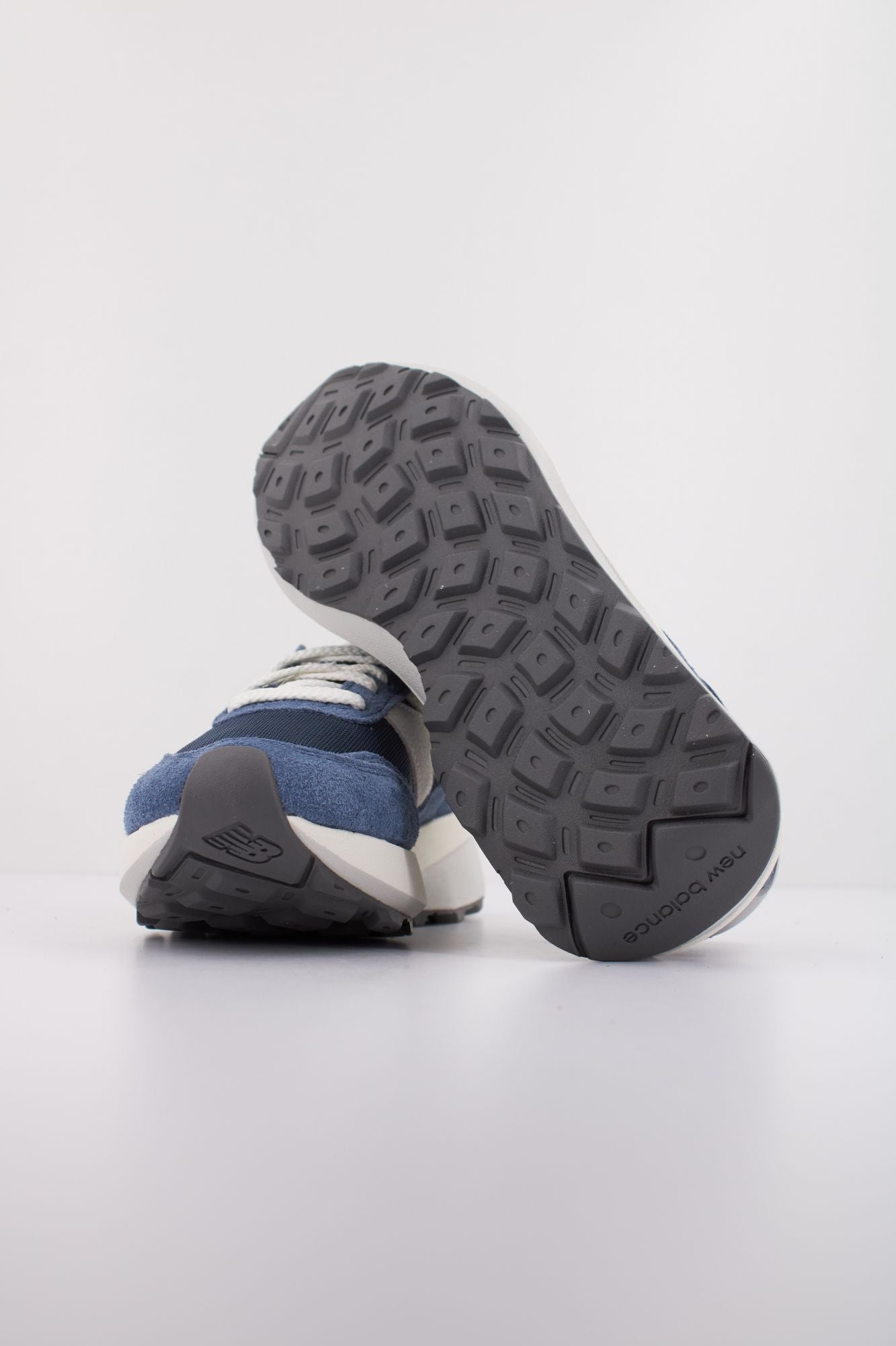 NEW BALANCE U370 en color AZUL (5)