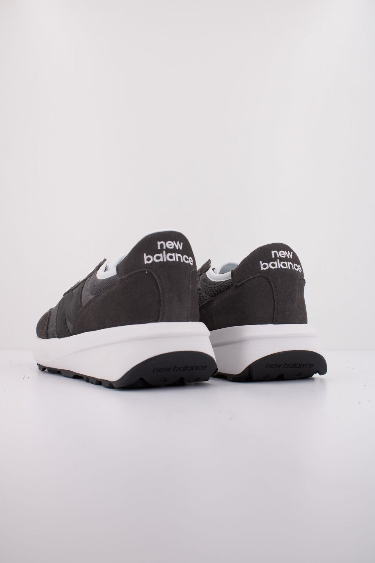 NEW BALANCE U370 HD en color GRIS (4)