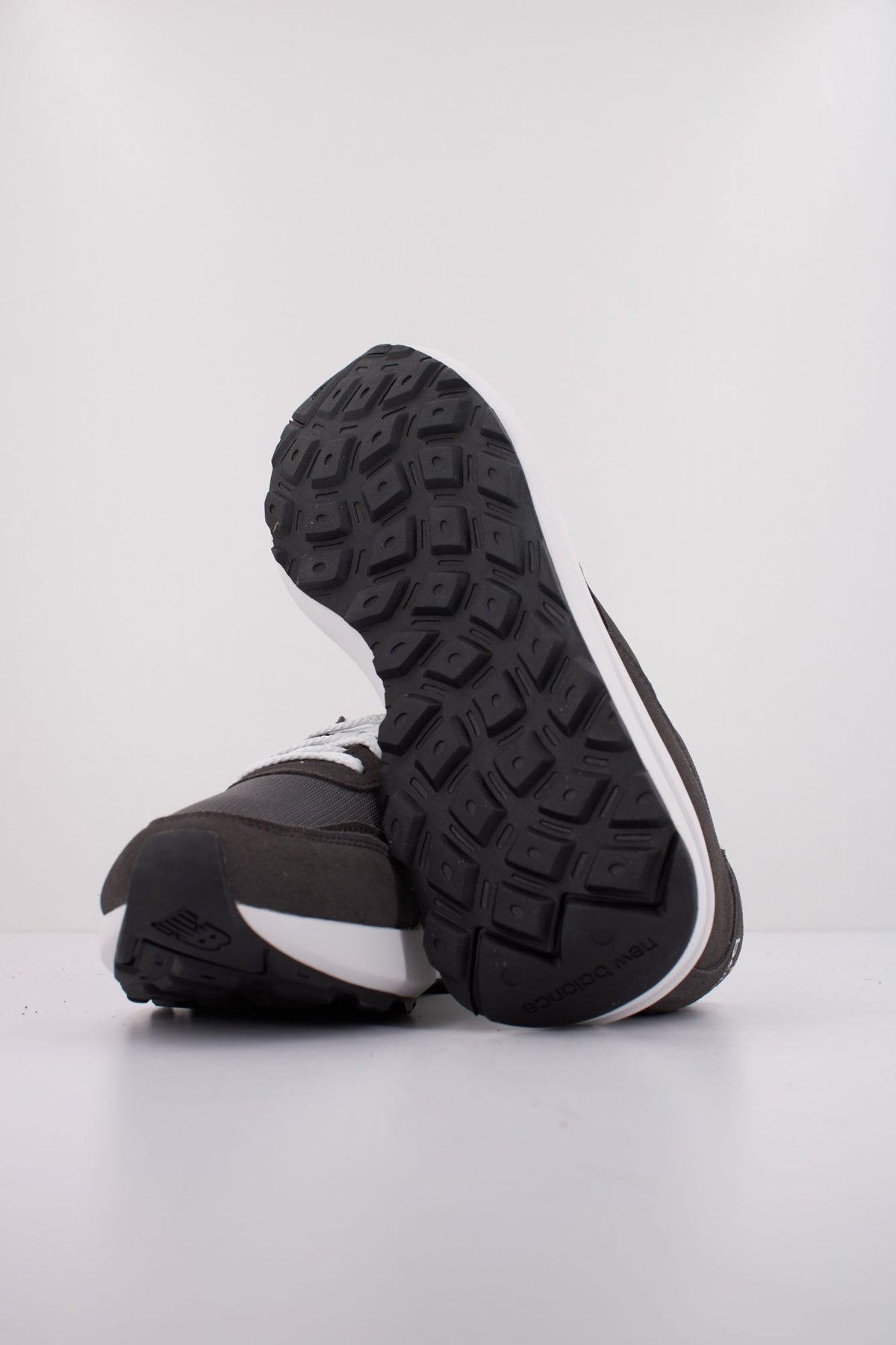 NEW BALANCE U370 HD en color GRIS (5)