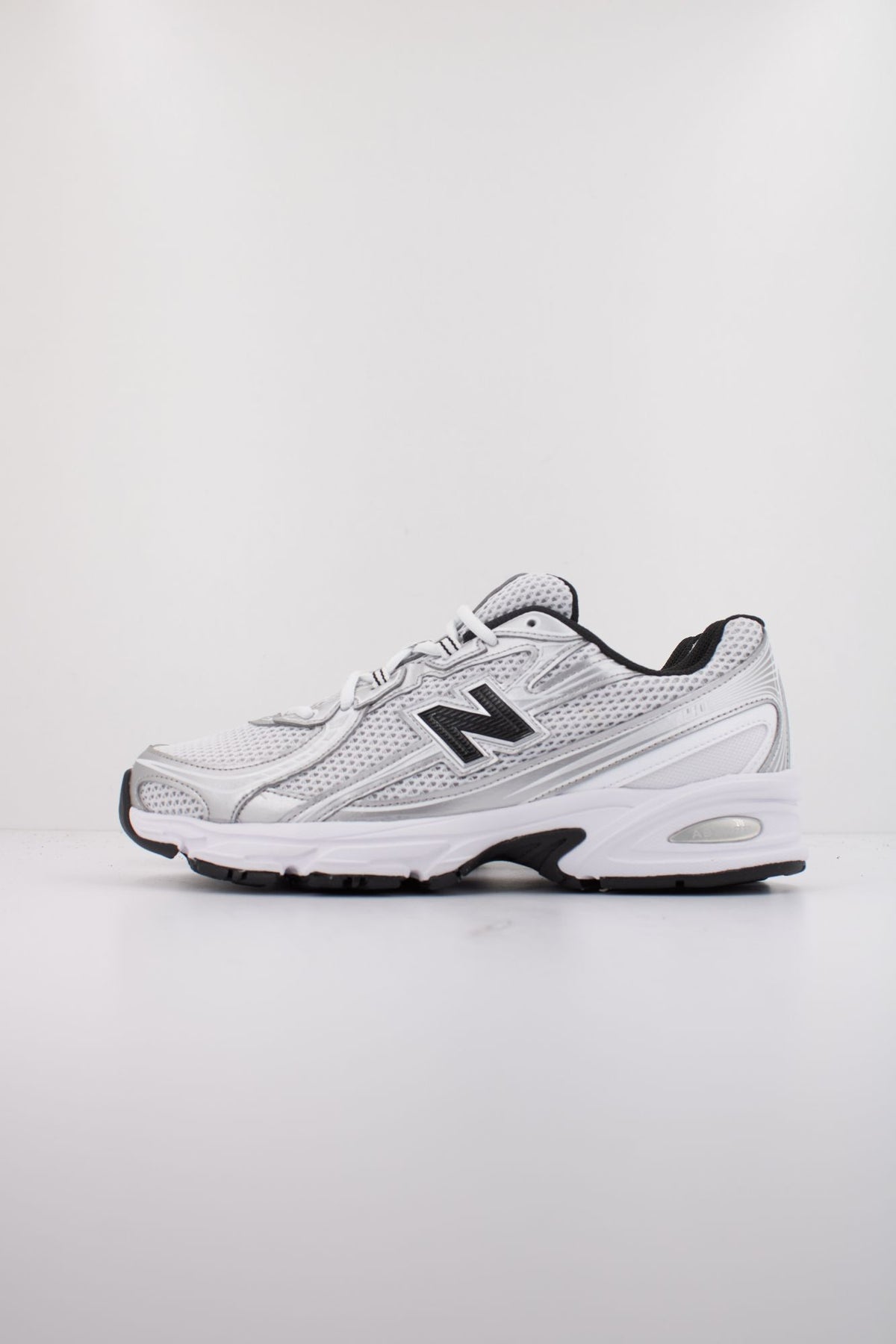 NEW BALANCE U740 en color BLANCO (1)