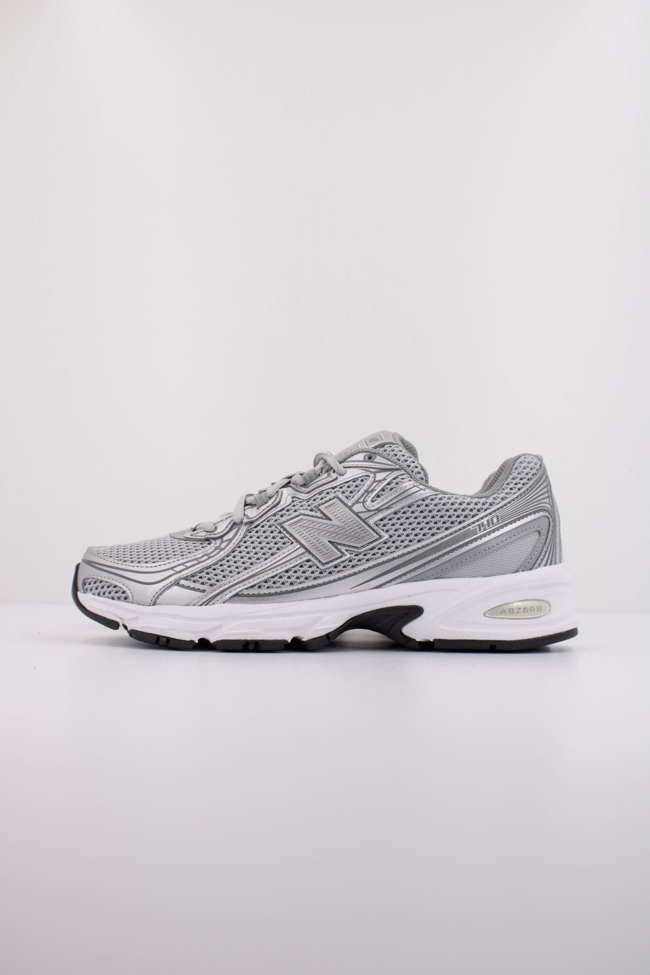 NEW BALANCE U740 en color PLATA (1)