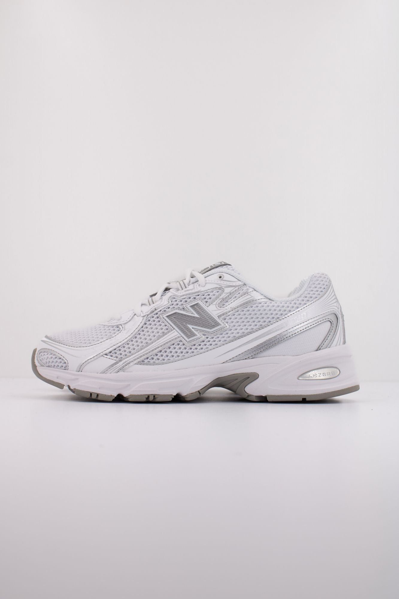 NEW BALANCE U740 en color BLANCO (1)