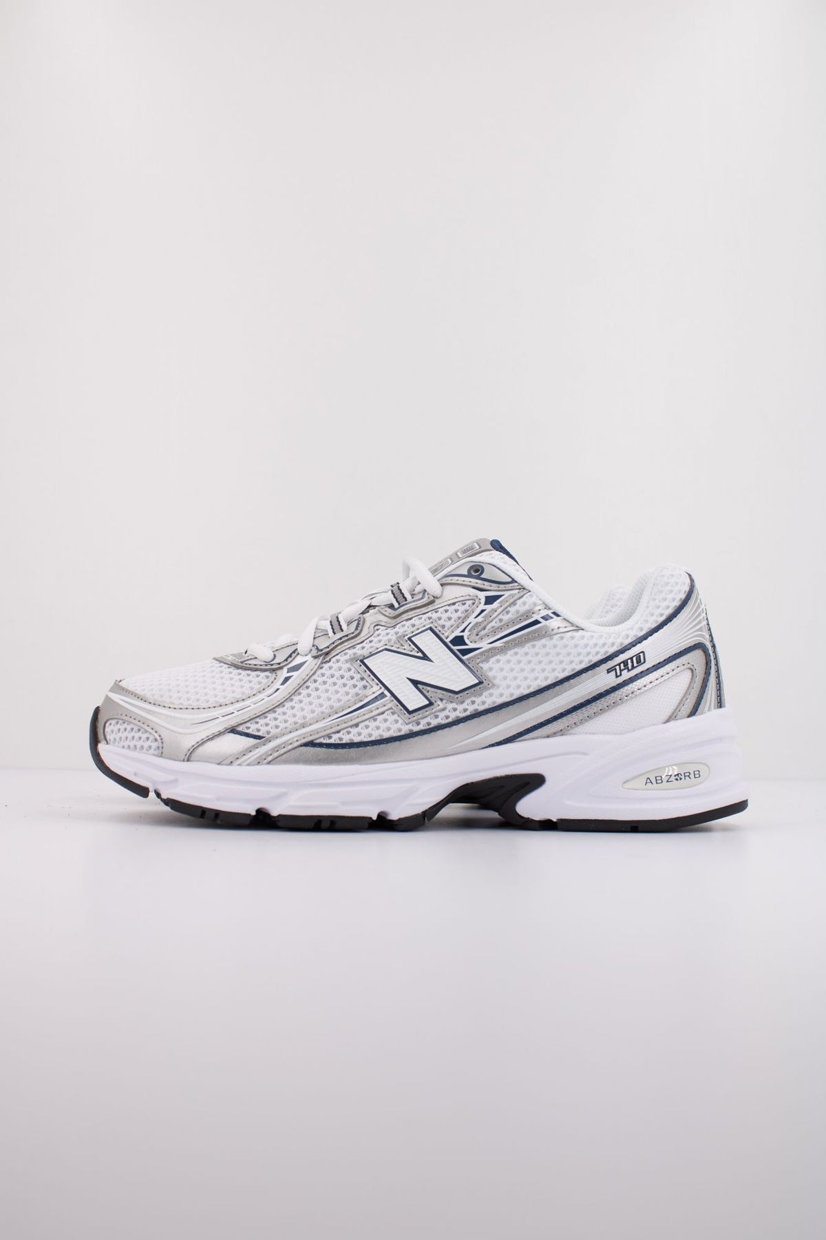 NEW BALANCE U740 en color BLANCO (1)