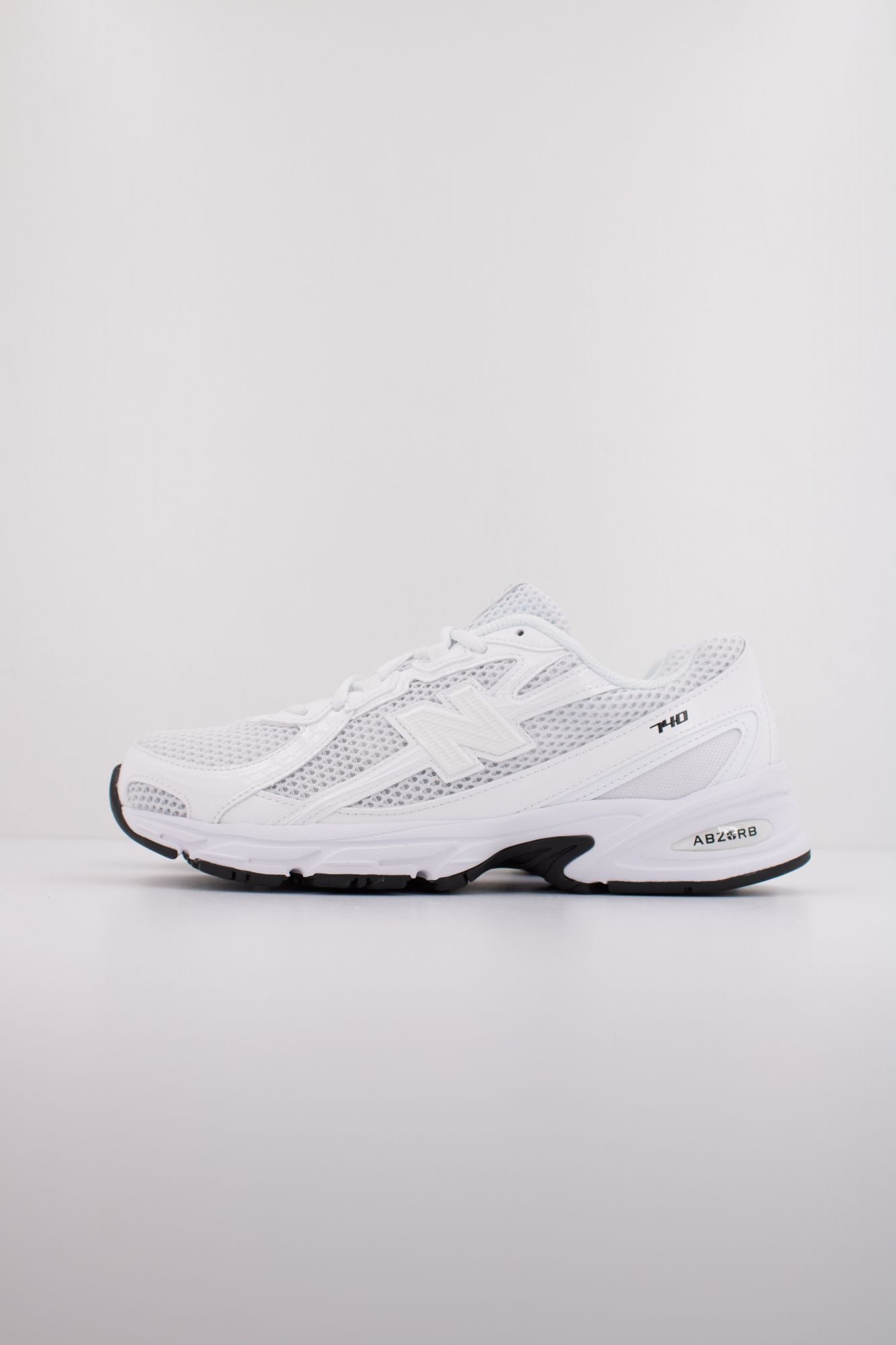 NEW BALANCE U740 en color BLANCO (1)