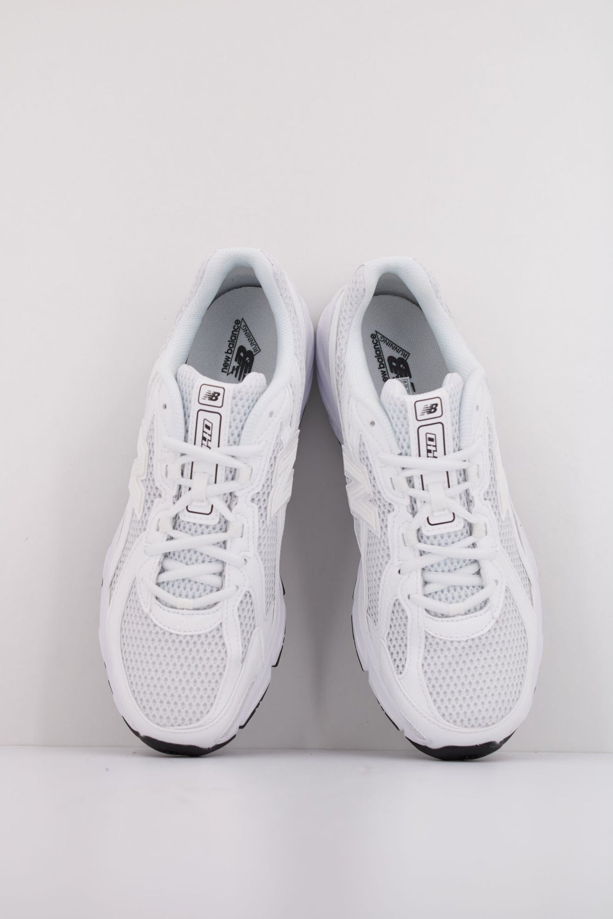 NEW BALANCE U740 en color BLANCO (3)