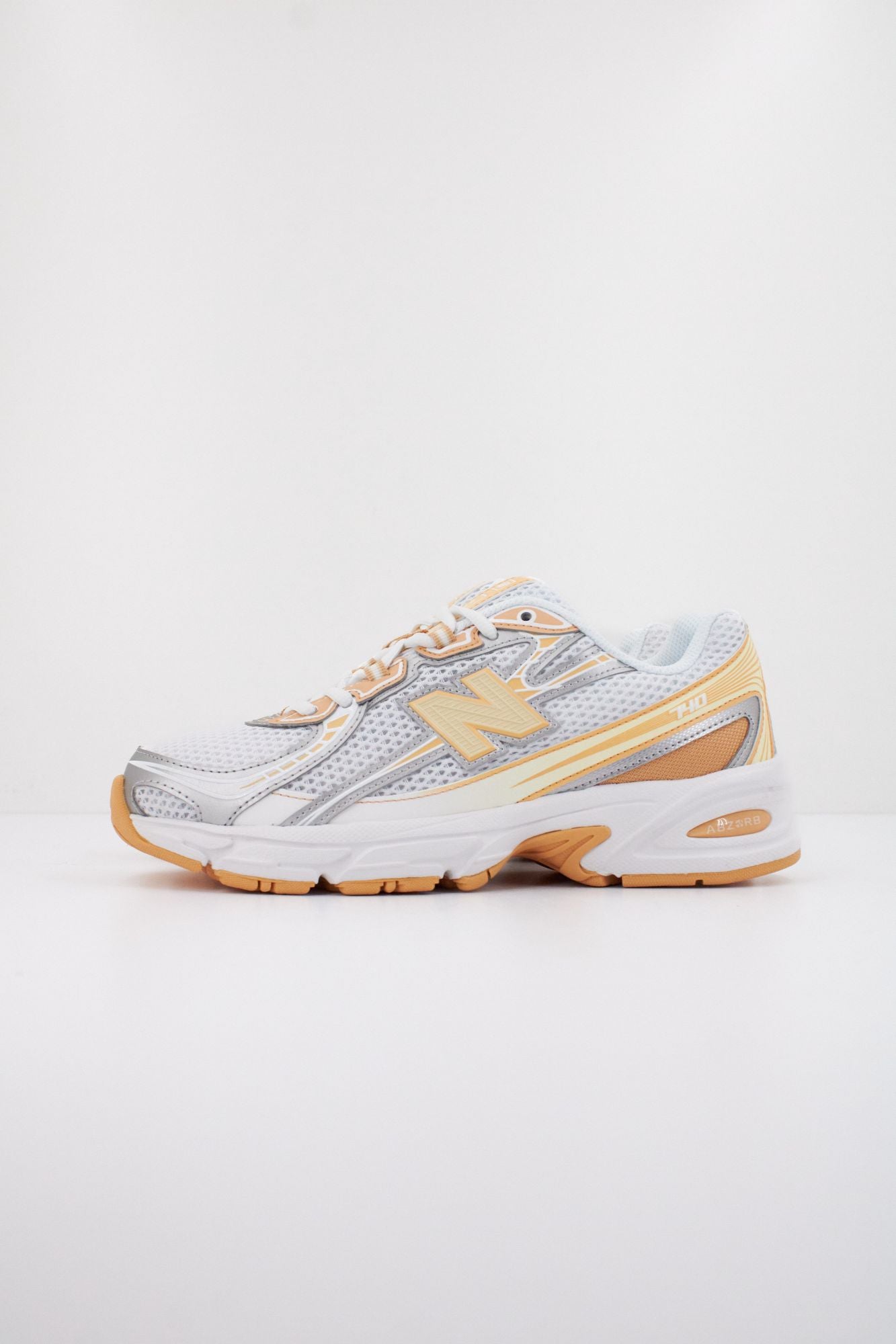 NEW BALANCE U740 NH2 en color BLANCO (1)