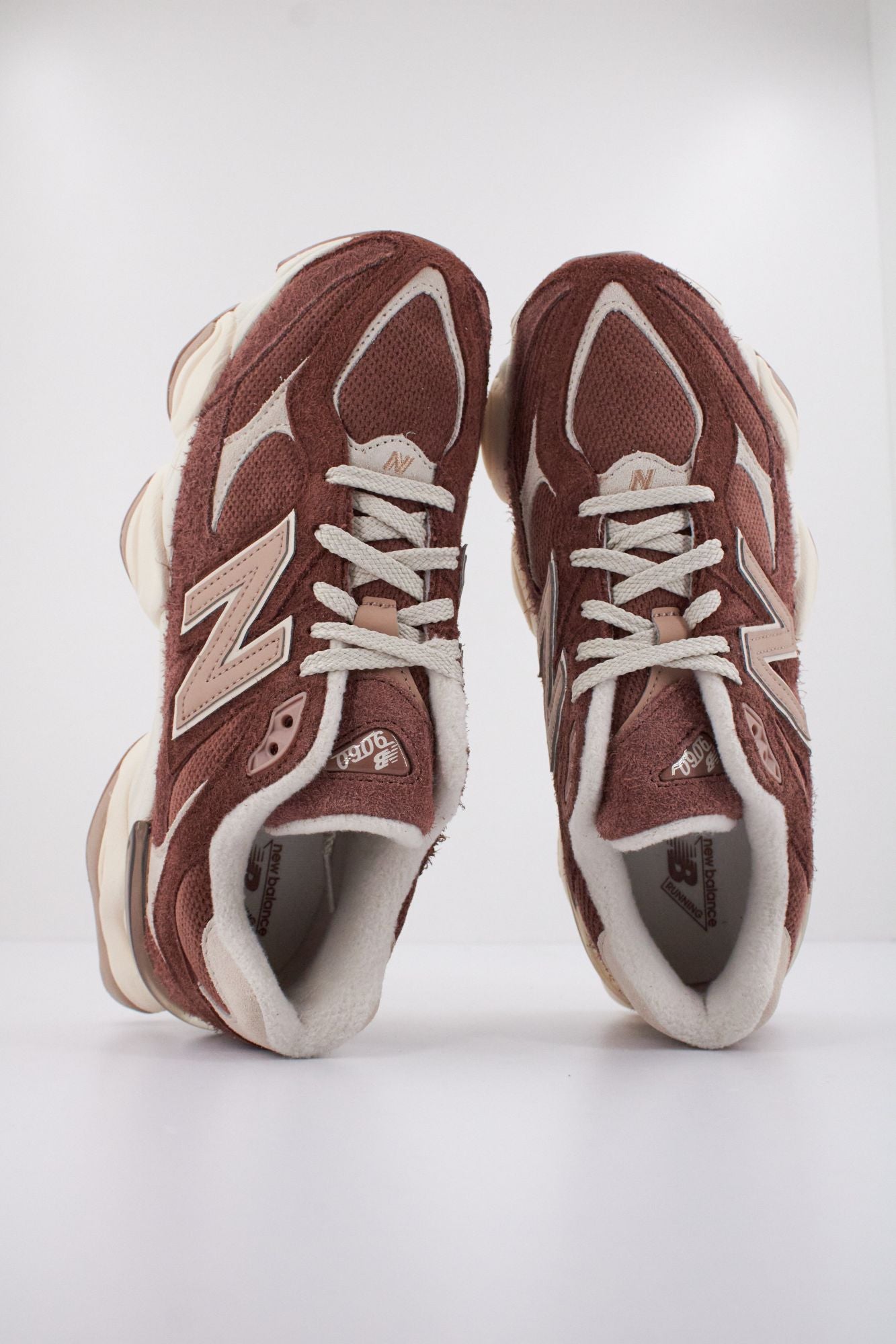 NEW BALANCE U9060 CCC en color MARRON (3)