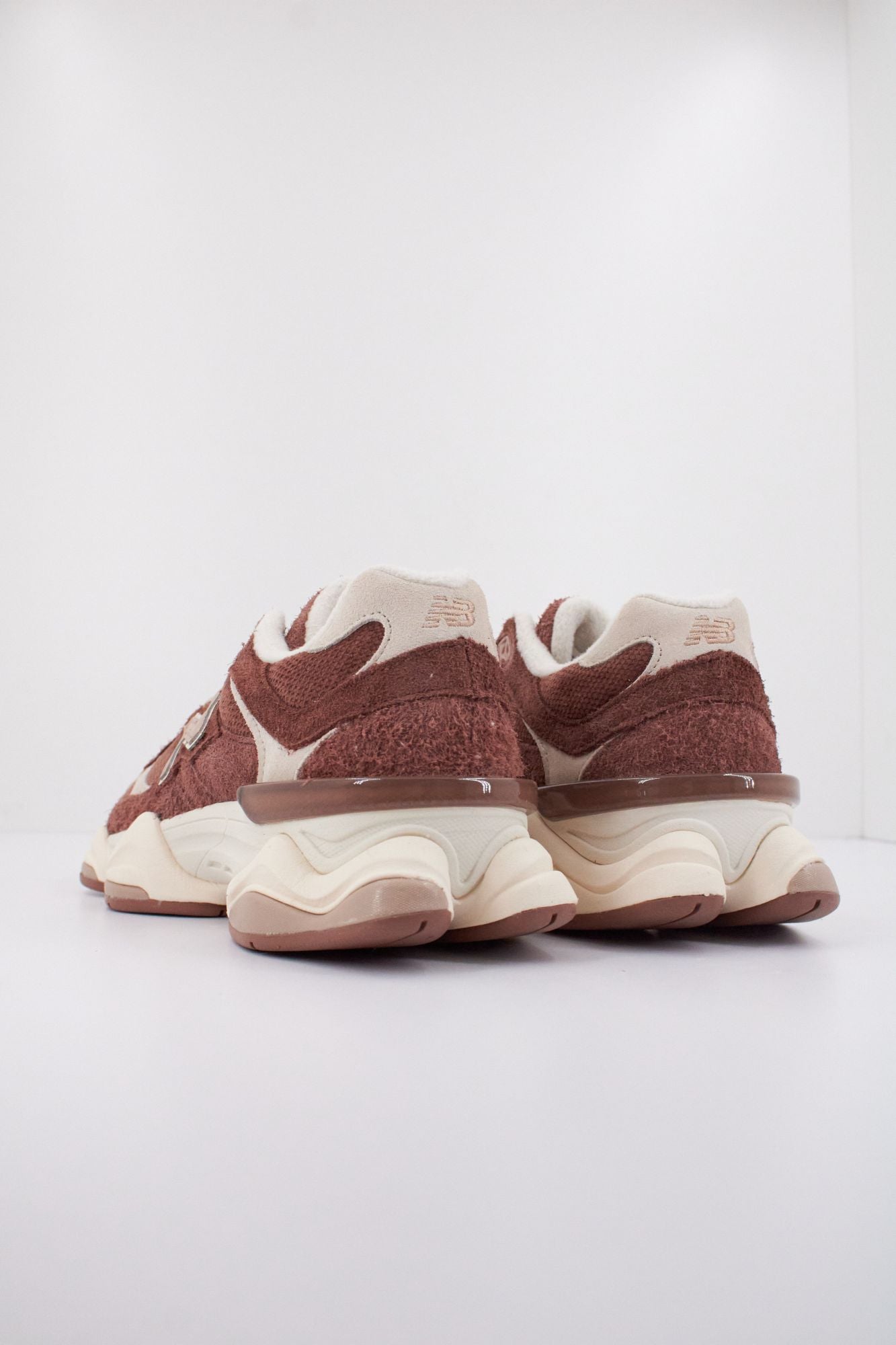 NEW BALANCE U9060 CCC en color MARRON (4)