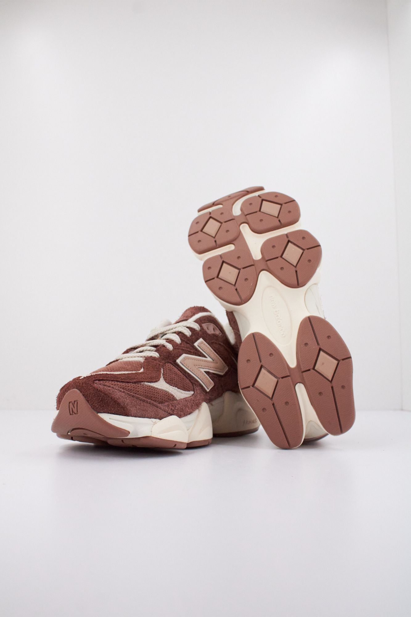 NEW BALANCE U9060 CCC en color MARRON (5)