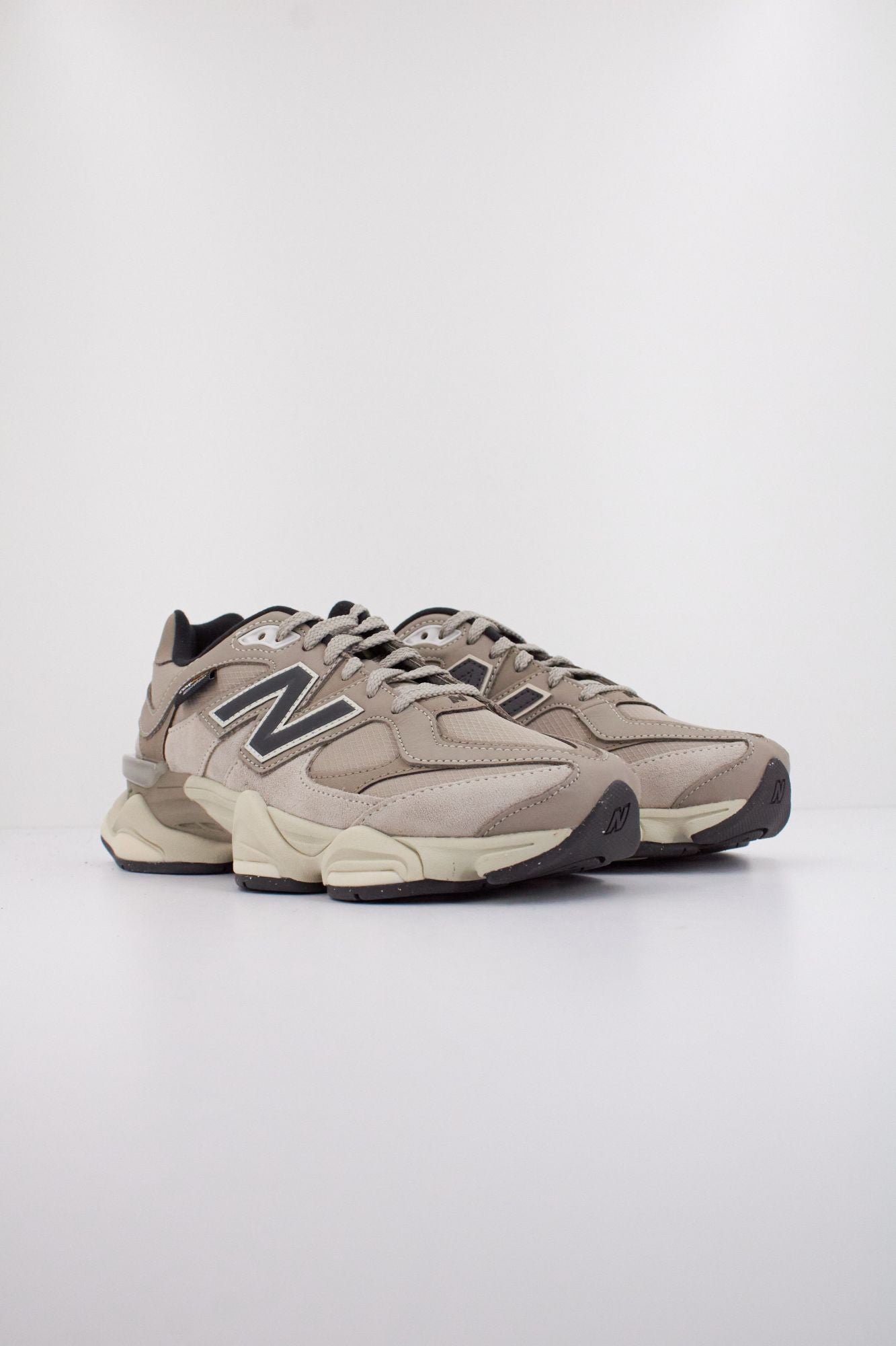 NEW BALANCE U9060 en color MARRON (2)