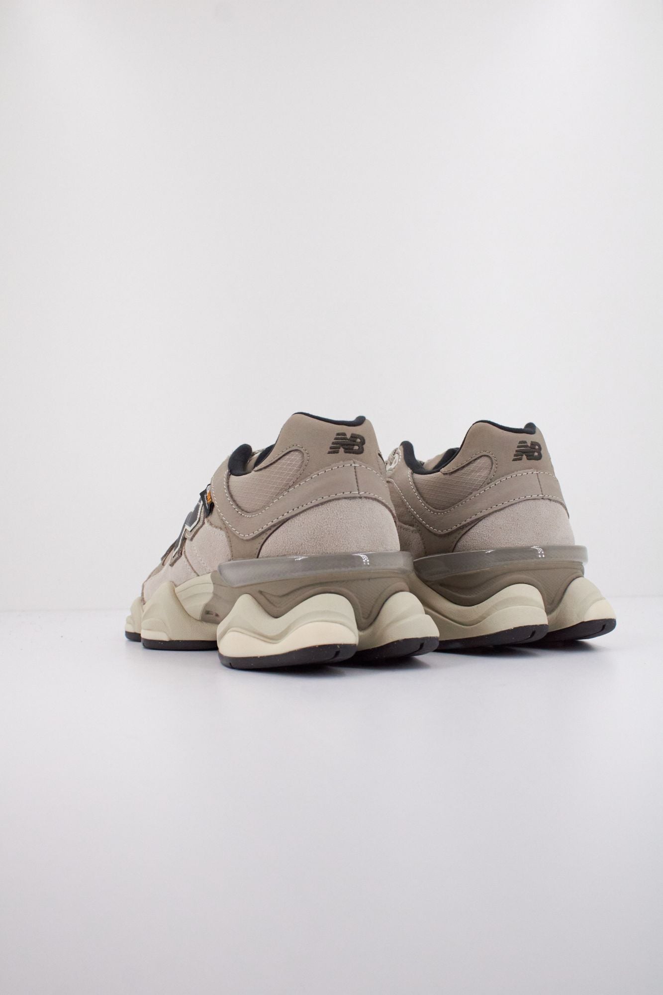 NEW BALANCE U9060 en color MARRON (4)