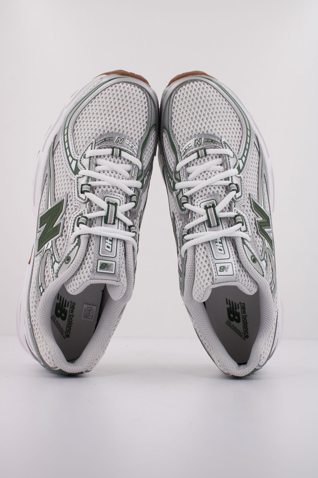 NEW BALANCE U740 SF2 en color BLANCO (3)