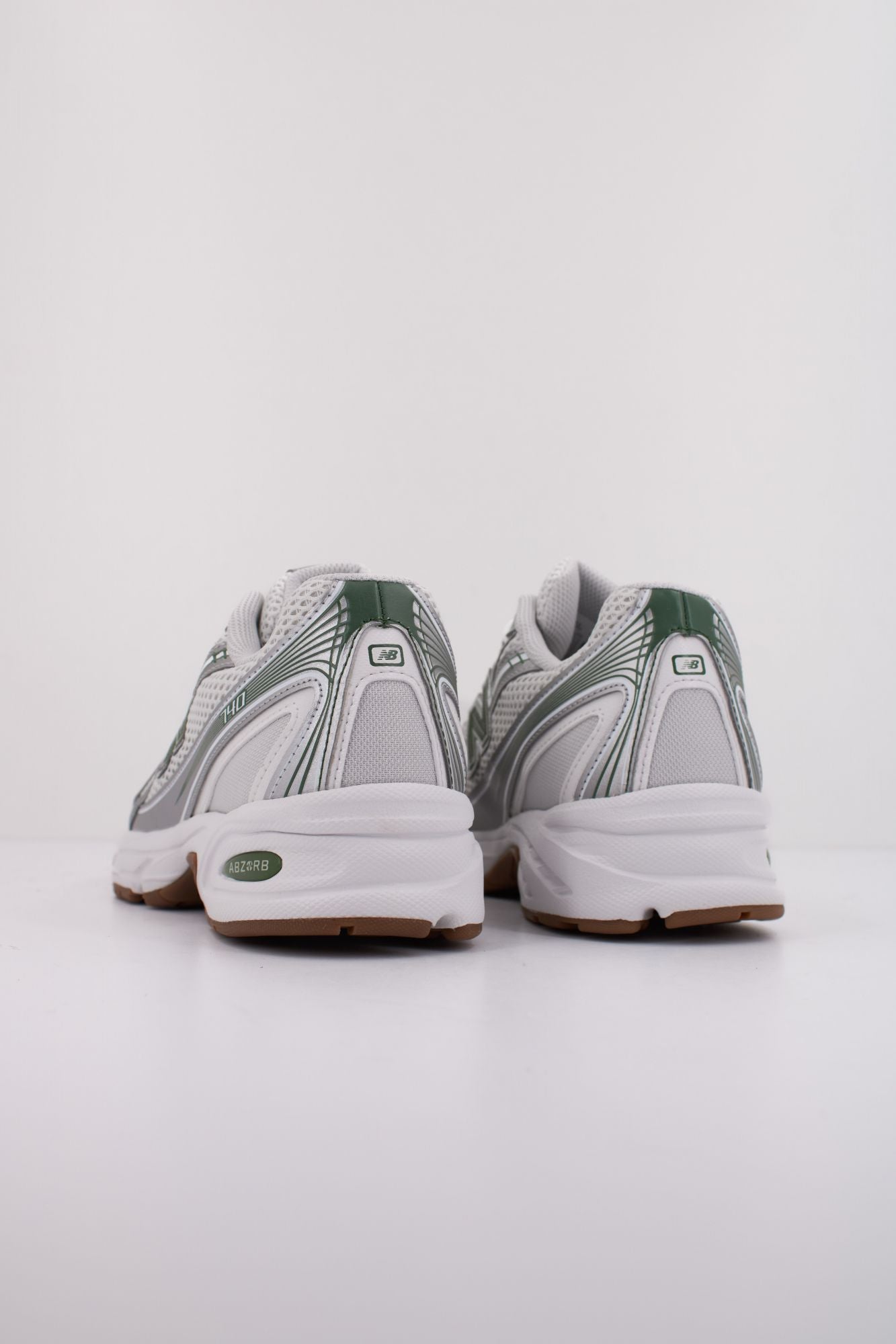 NEW BALANCE U740 SF2 en color BLANCO (4)