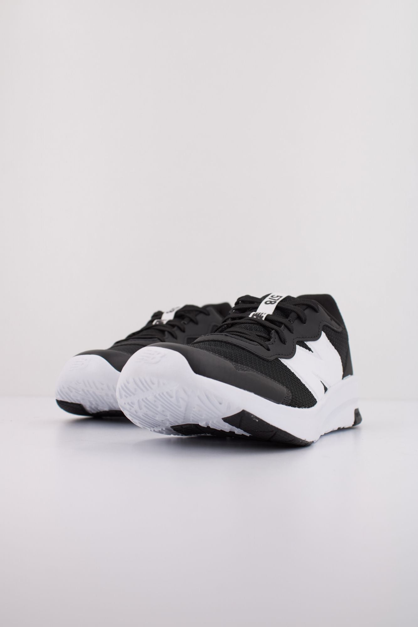 NEW BALANCE GK578 en color NEGRO (2)