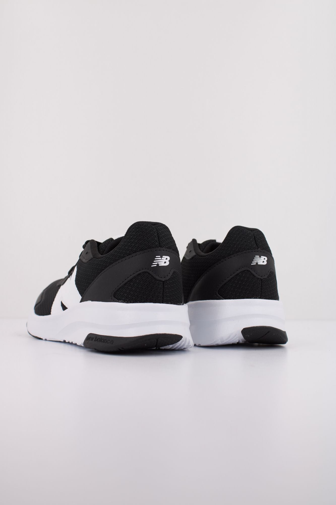 NEW BALANCE GK578 en color NEGRO (4)