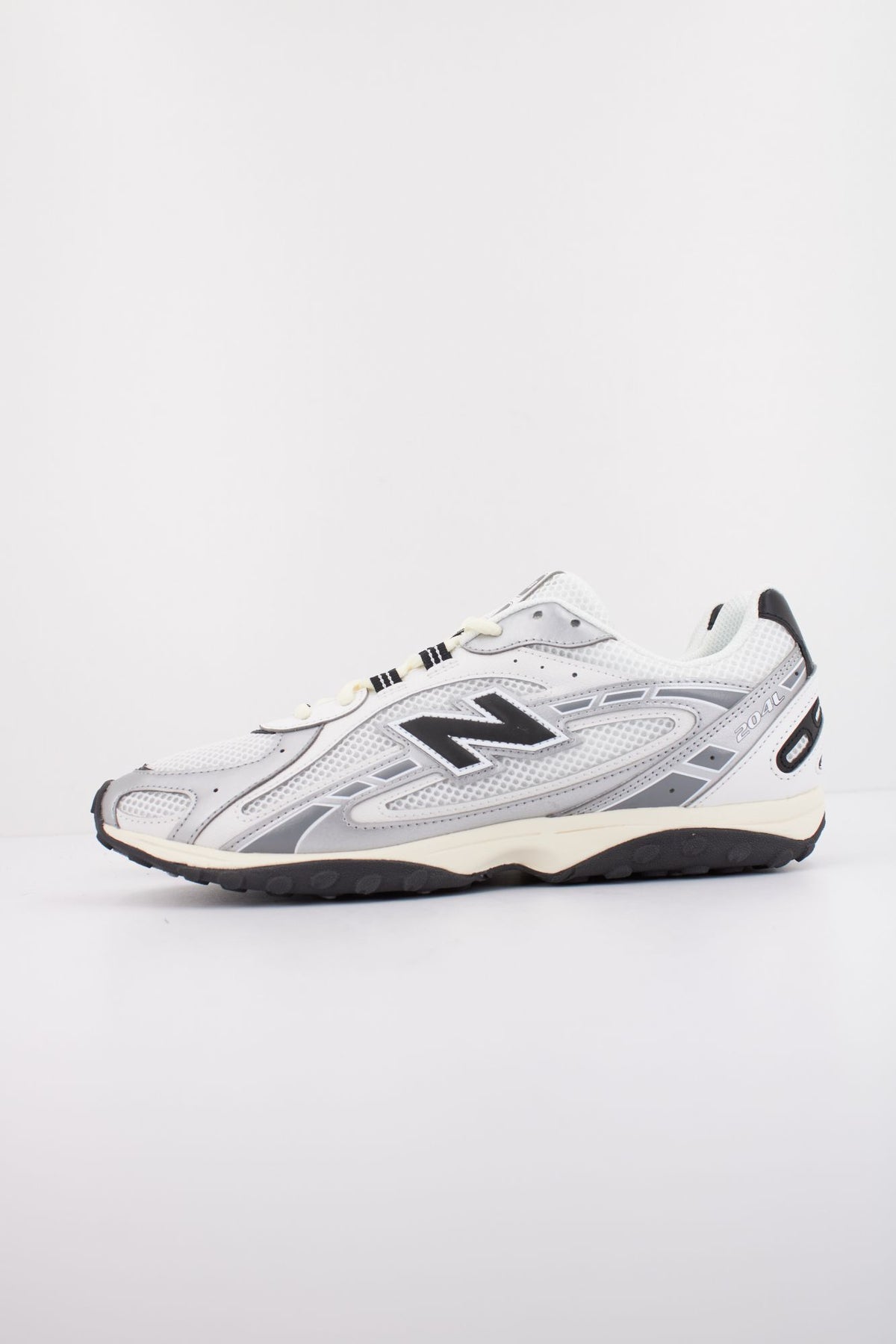 NEW BALANCE U204L en color BLANCO (1)