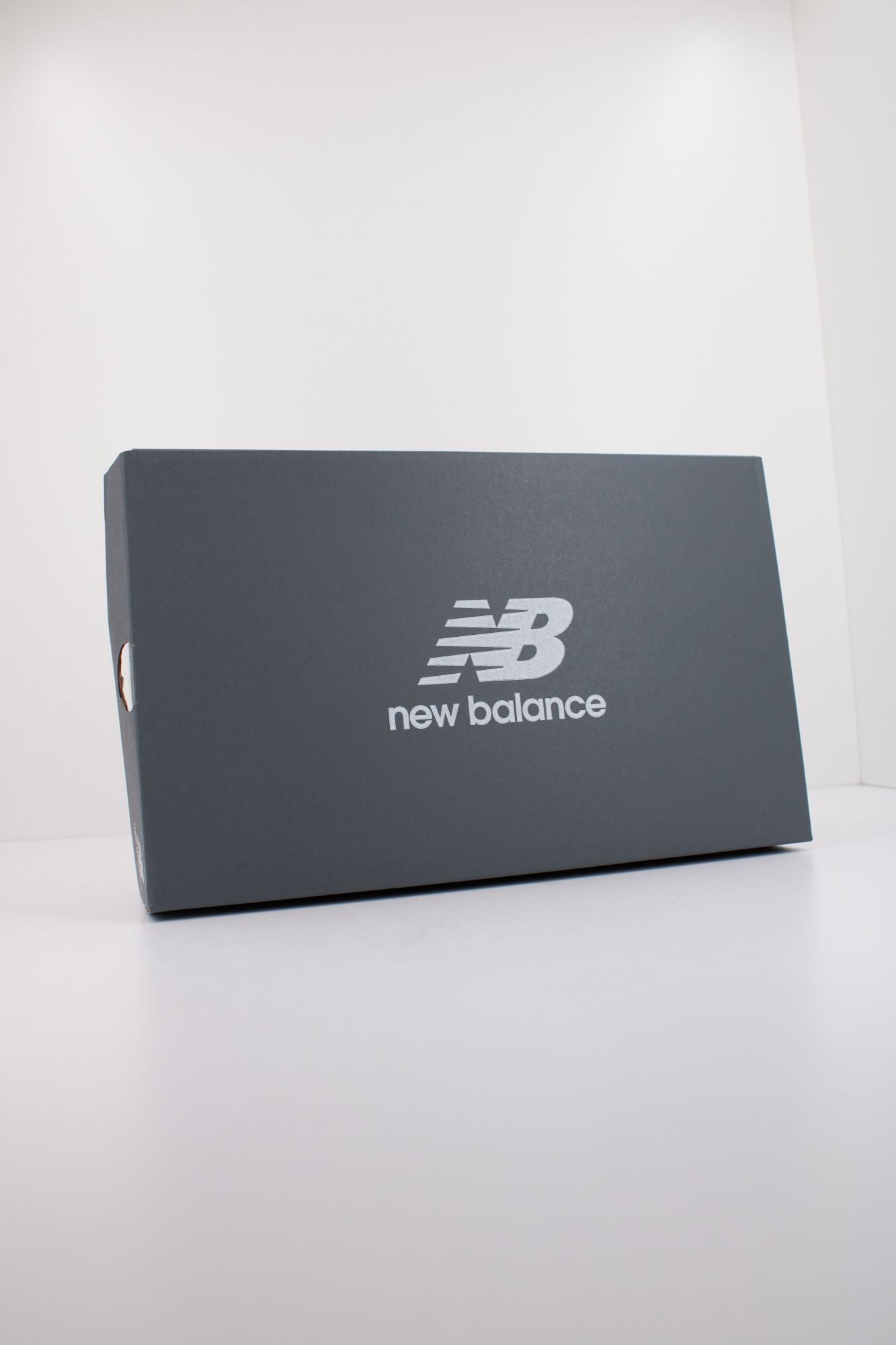 NEW BALANCE U204L en color BLANCO (6)