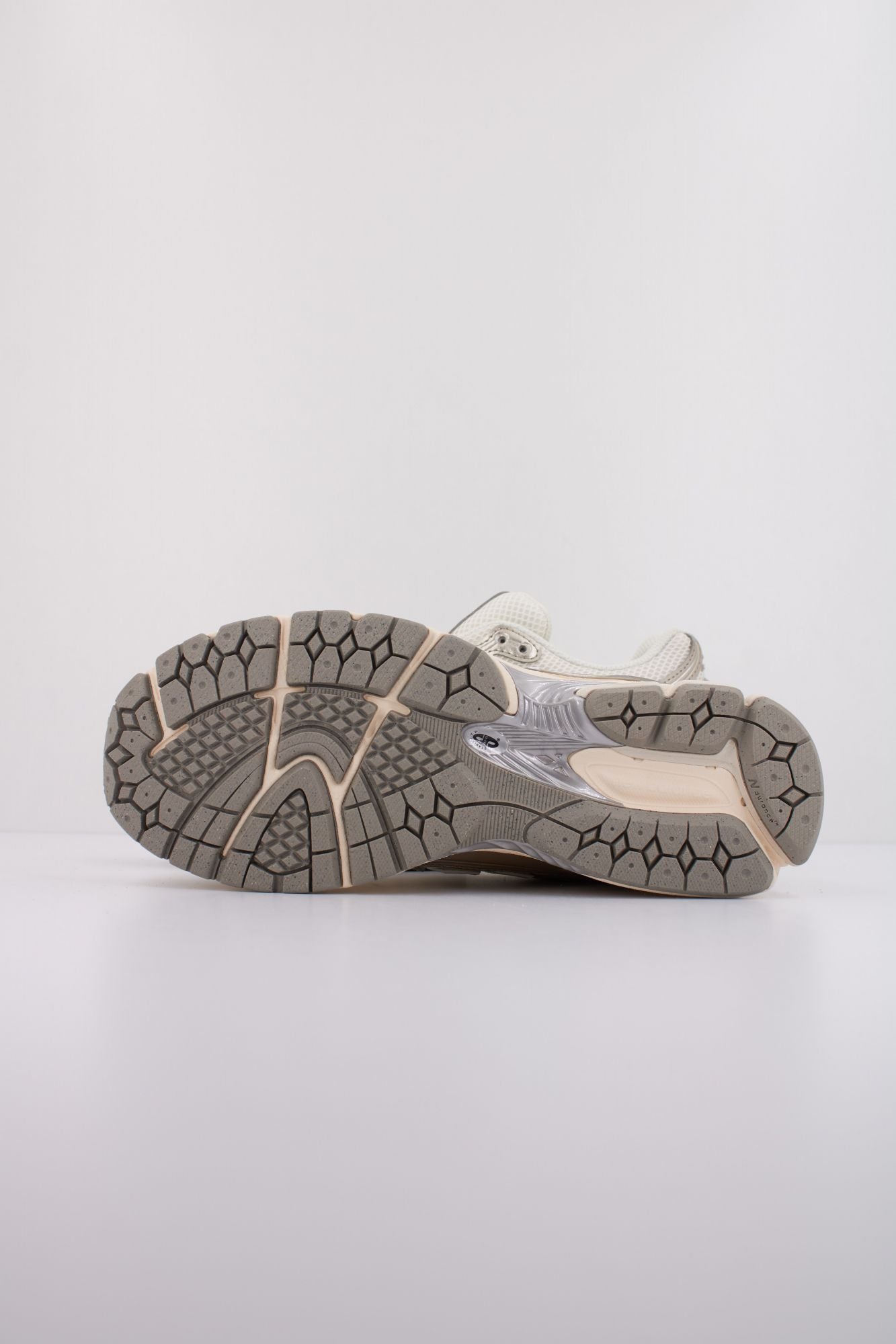 NEW BALANCE U1906 en color BLANCO (5)