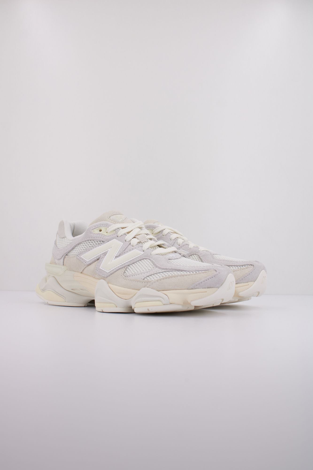 NEW BALANCE U9060 en color BLANCO (2)