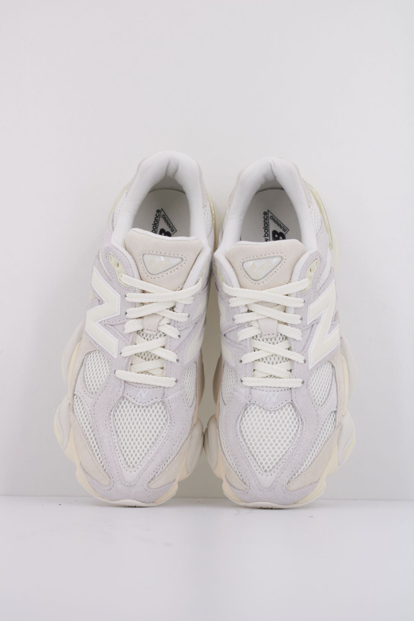 NEW BALANCE U9060 en color BLANCO (3)