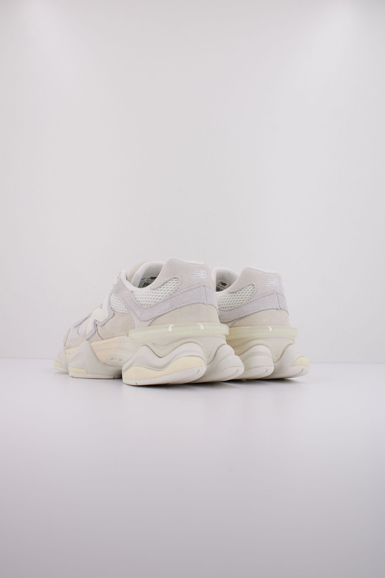 NEW BALANCE U9060 en color BLANCO (4)