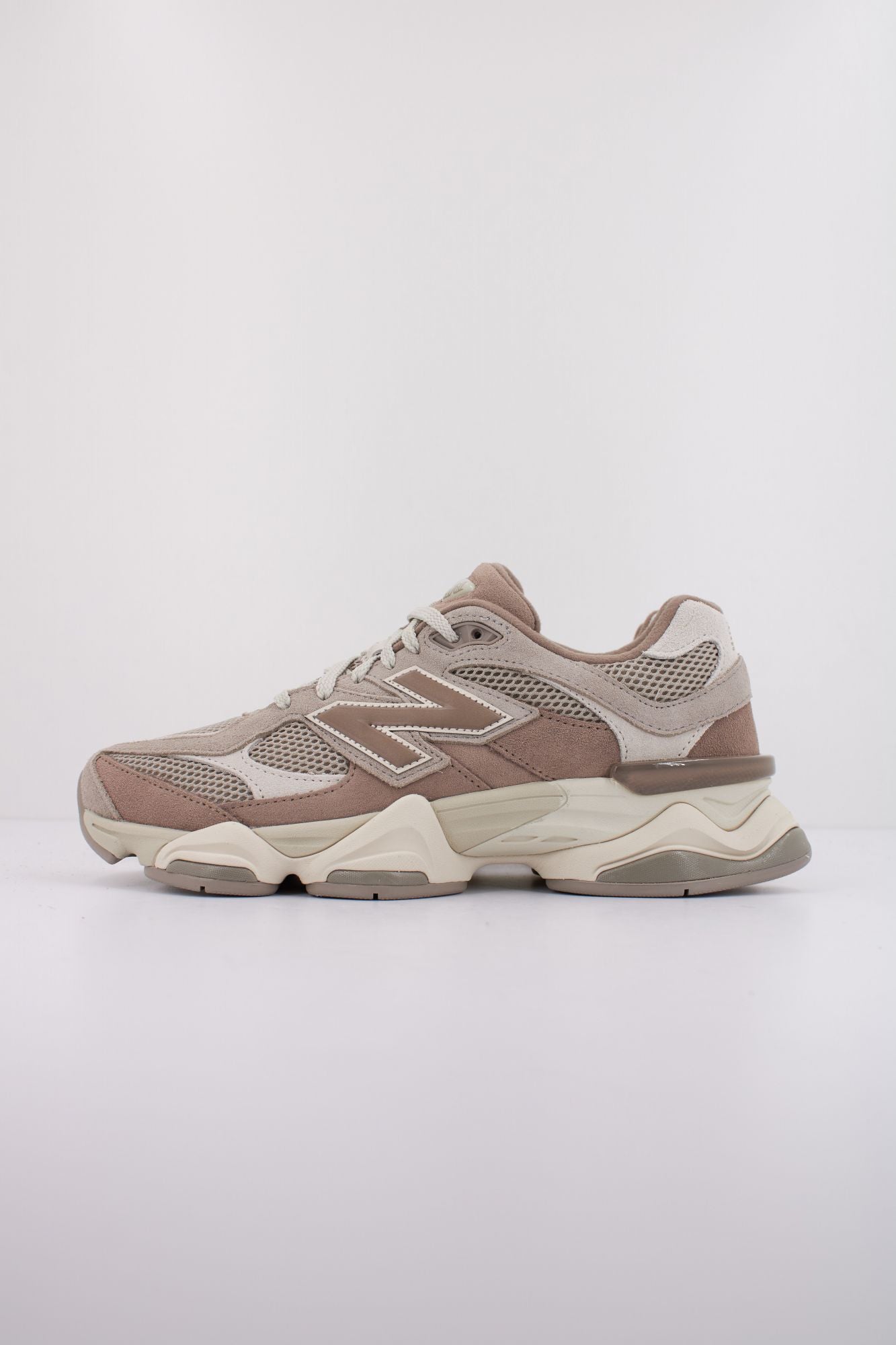 NEW BALANCE U9060 ERC en color BEIS (1)