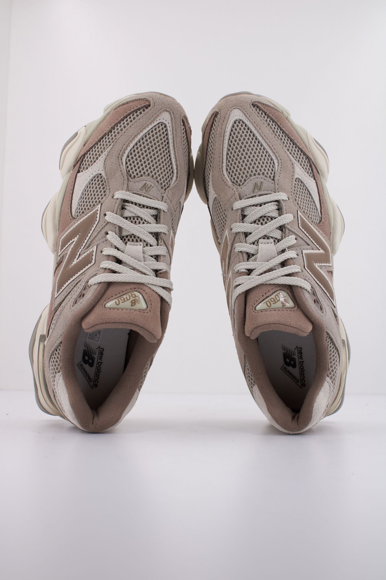 NEW BALANCE U9060 ERC en color BEIS (3)