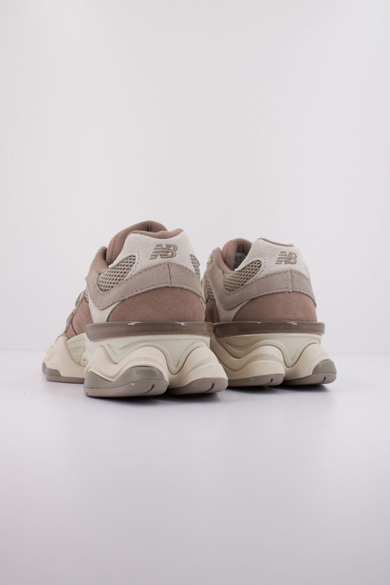 NEW BALANCE U9060 ERC en color BEIS (4)