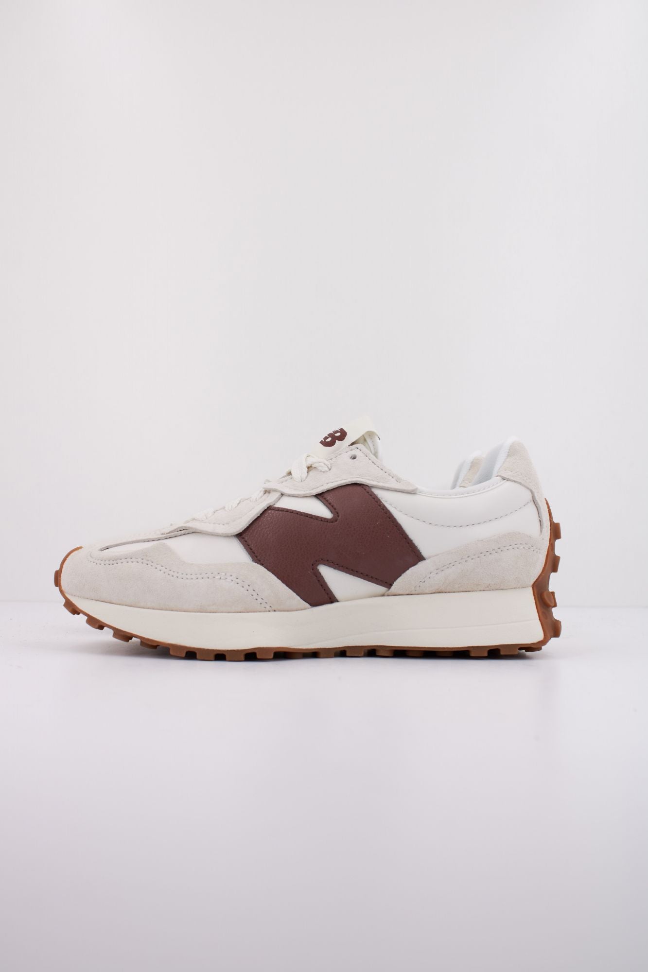 NEW BALANCE U327 WKM en color BLANCO (1)