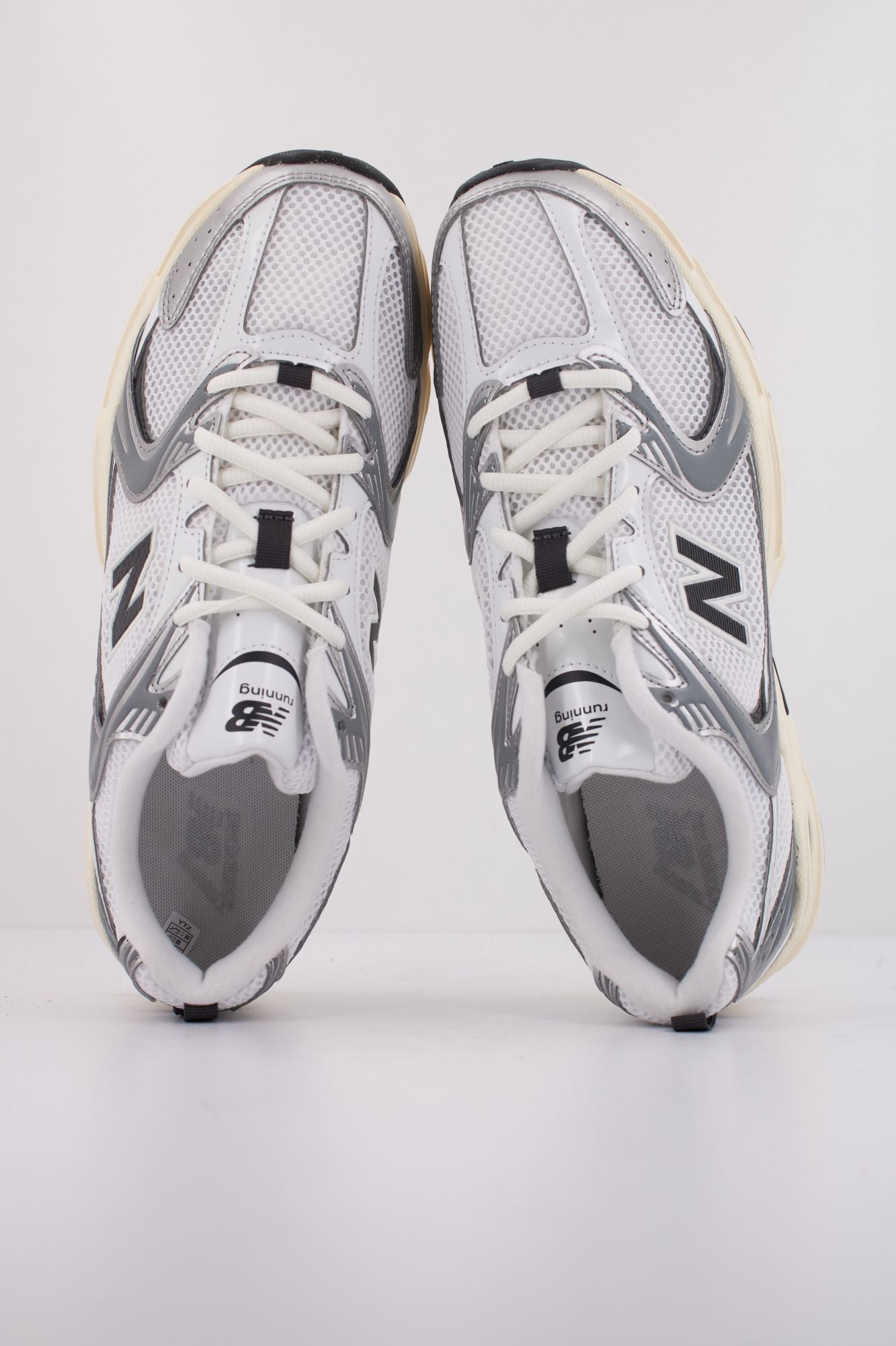 NEW BALANCE U530 ESA en color BLANCO (3)