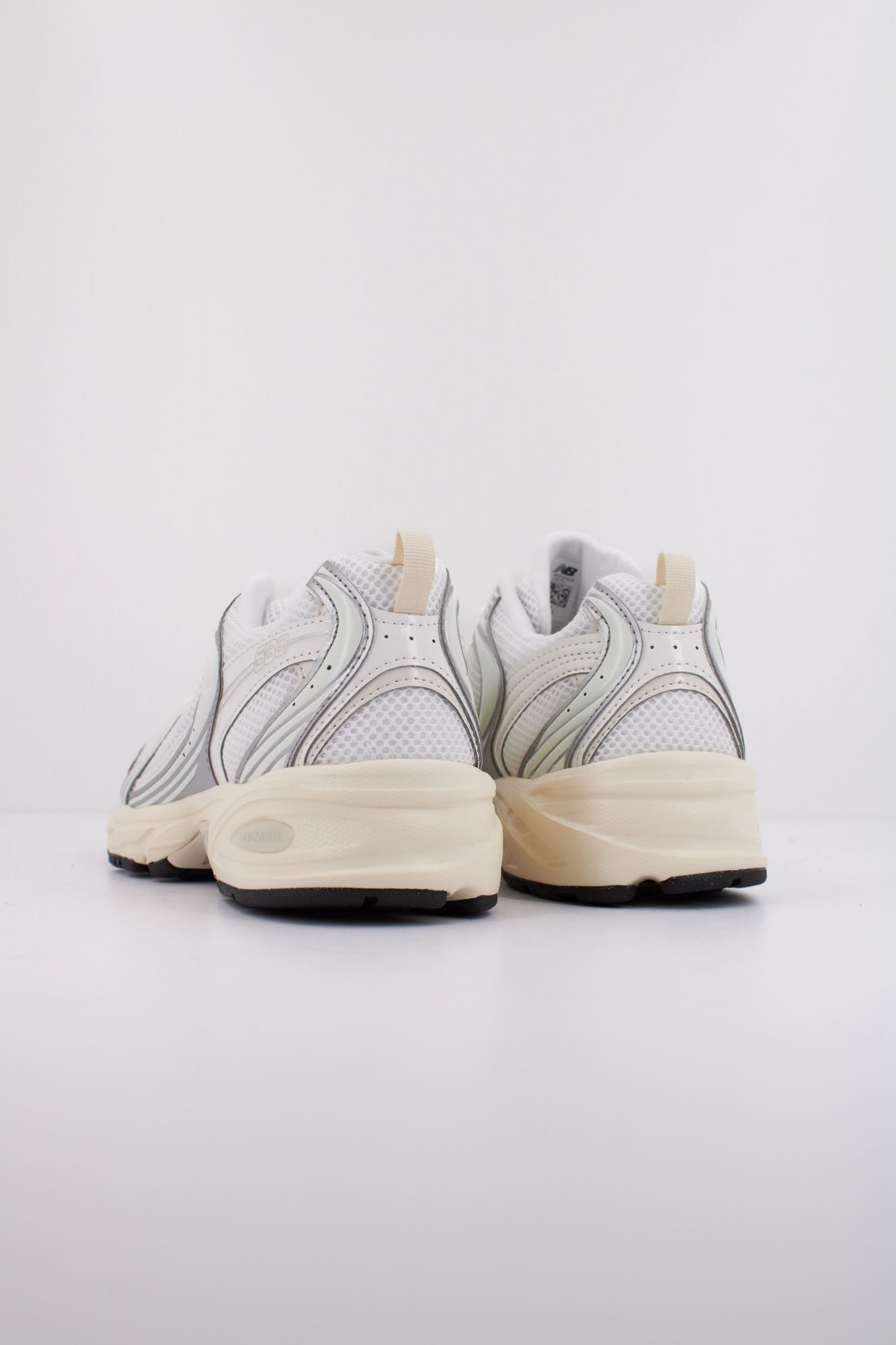 NEW BALANCE U530 SB en color BLANCO (4)