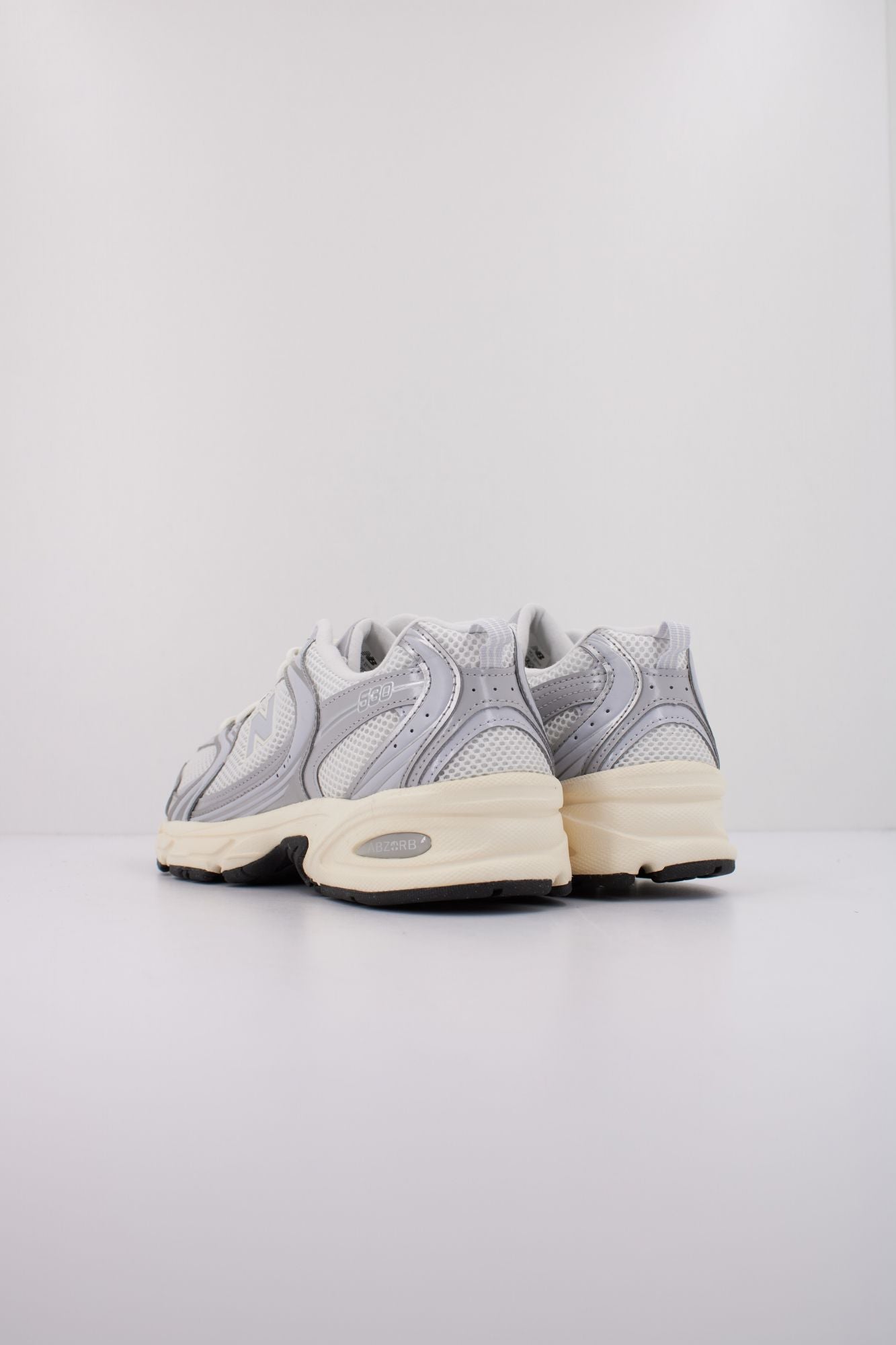 NEW BALANCE U530S EA en color GRIS (4)