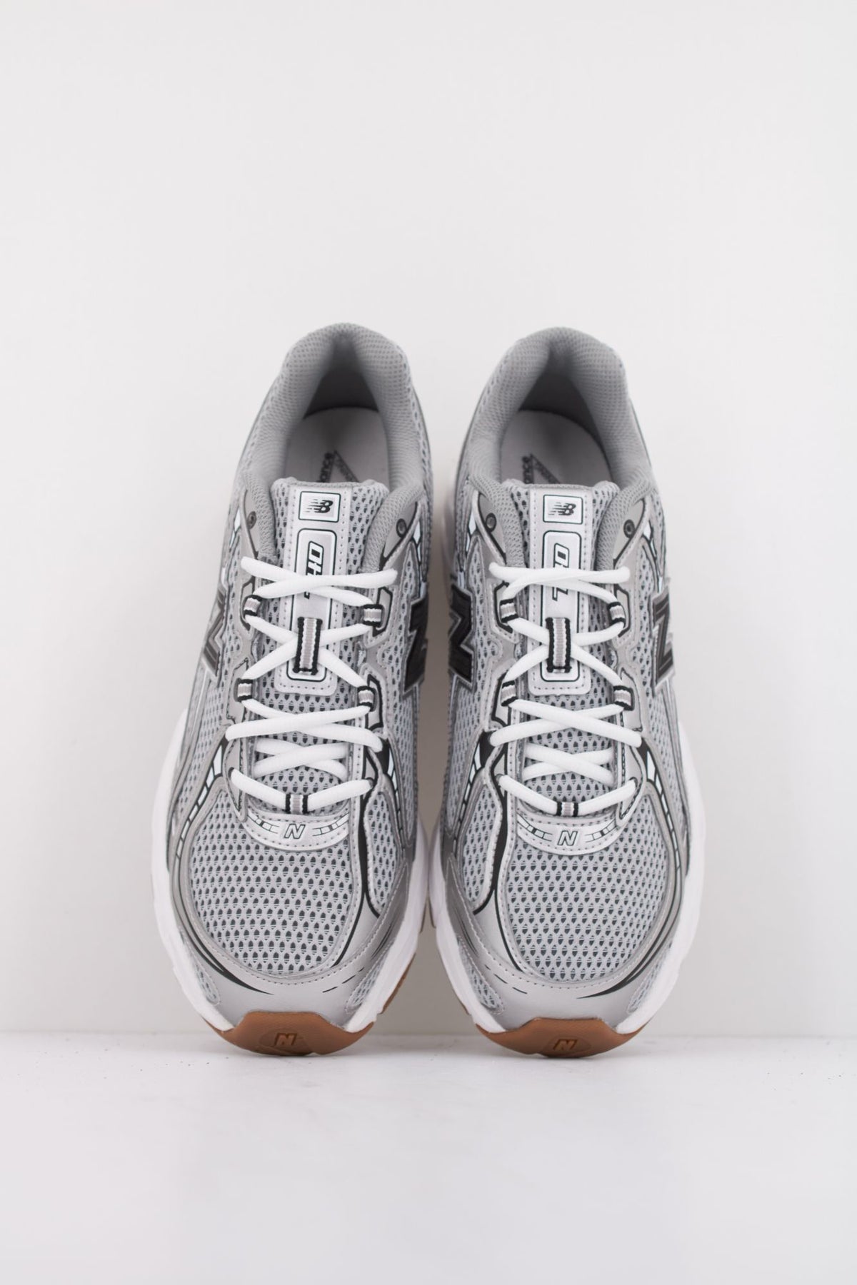 NEW BALANCE 740 U740GB2 en color GRIS (3)