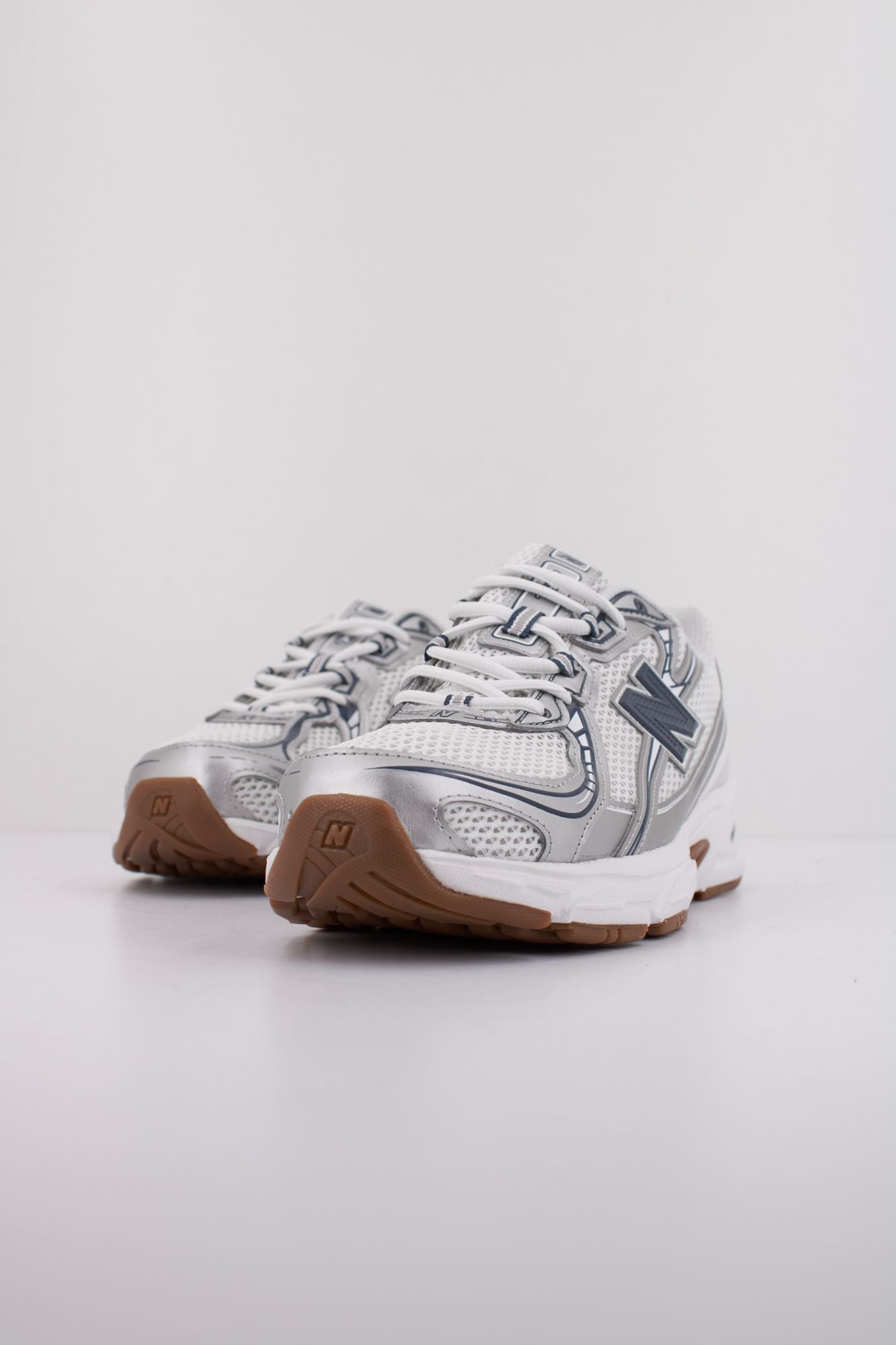 NEW BALANCE U740 SN2 en color BLANCO (2)