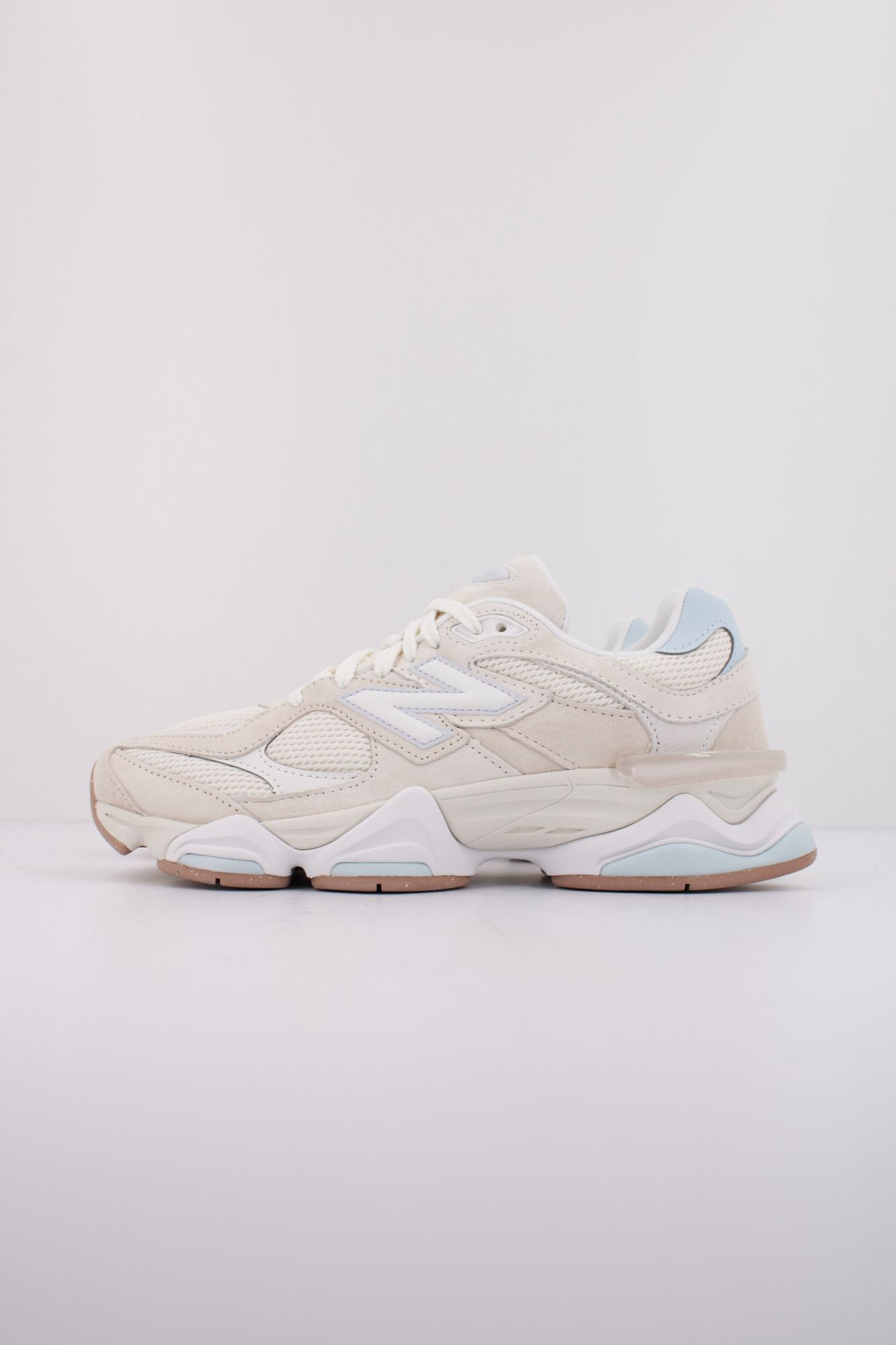NEW BALANCE U9060 en color BEIS (1)